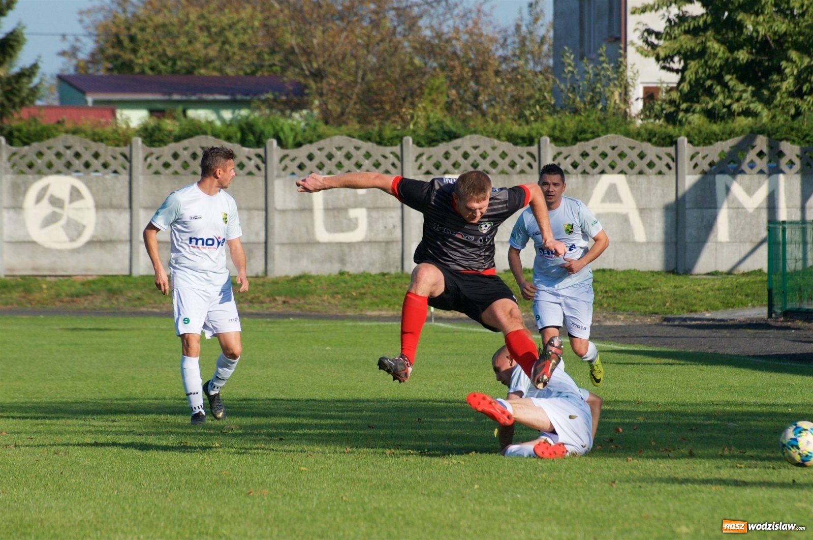 Zdjęcie w galerii na portalu naszwodzislaw.com: Klasa okręgowa. Bez bramek w starciu beniaminków [FOTO] wiadomości z regionu