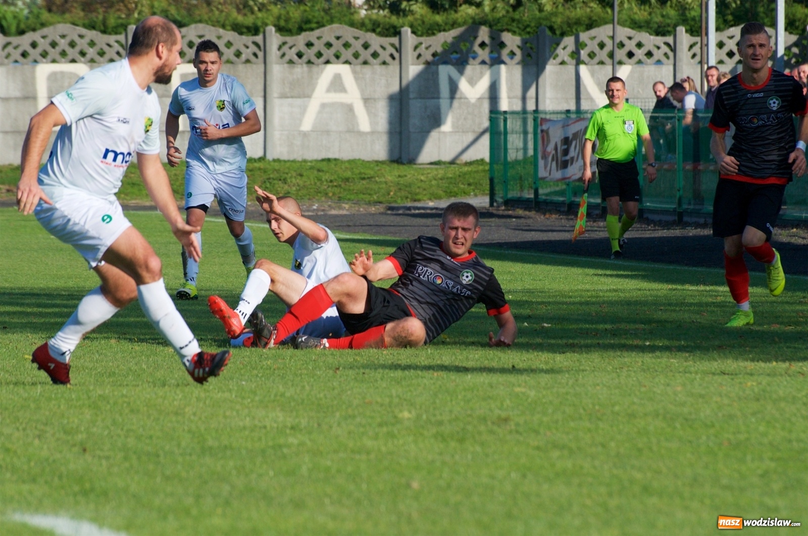 Zdjęcie w galerii na portalu naszwodzislaw.com: Klasa okręgowa. Bez bramek w starciu beniaminków [FOTO] wiadomości z regionu