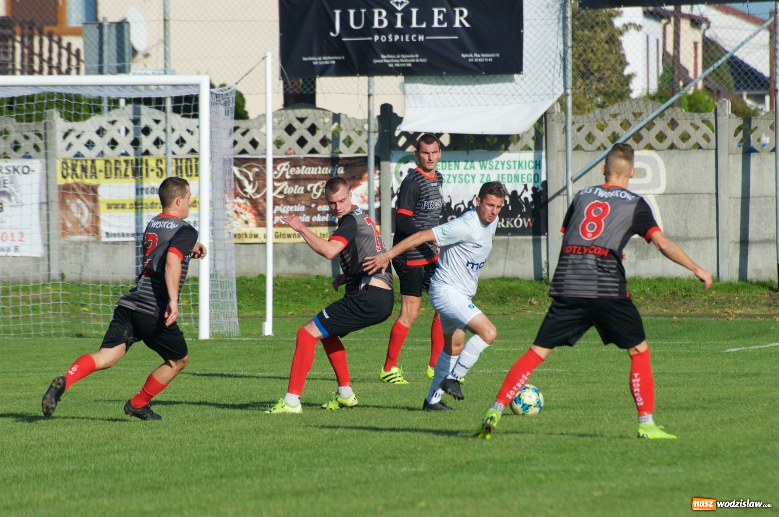 Zdjęcie w galerii na portalu naszwodzislaw.com: Klasa okręgowa. Bez bramek w starciu beniaminków [FOTO] wiadomości z regionu