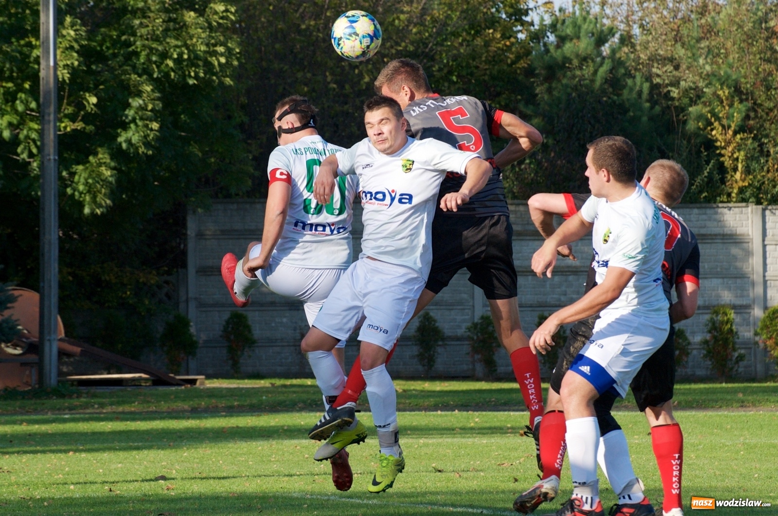 Zdjęcie w galerii na portalu naszwodzislaw.com: Klasa okręgowa. Bez bramek w starciu beniaminków [FOTO] wiadomości z regionu