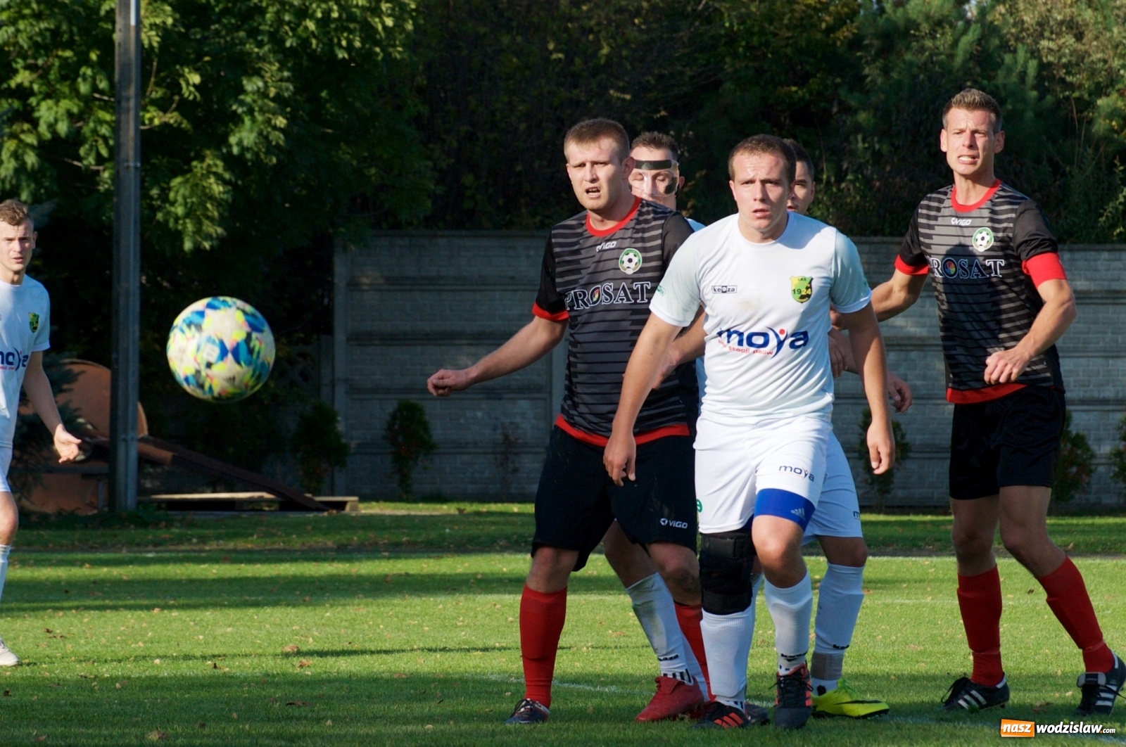 Zdjęcie w galerii na portalu naszwodzislaw.com: Klasa okręgowa. Bez bramek w starciu beniaminków [FOTO] wiadomości z regionu