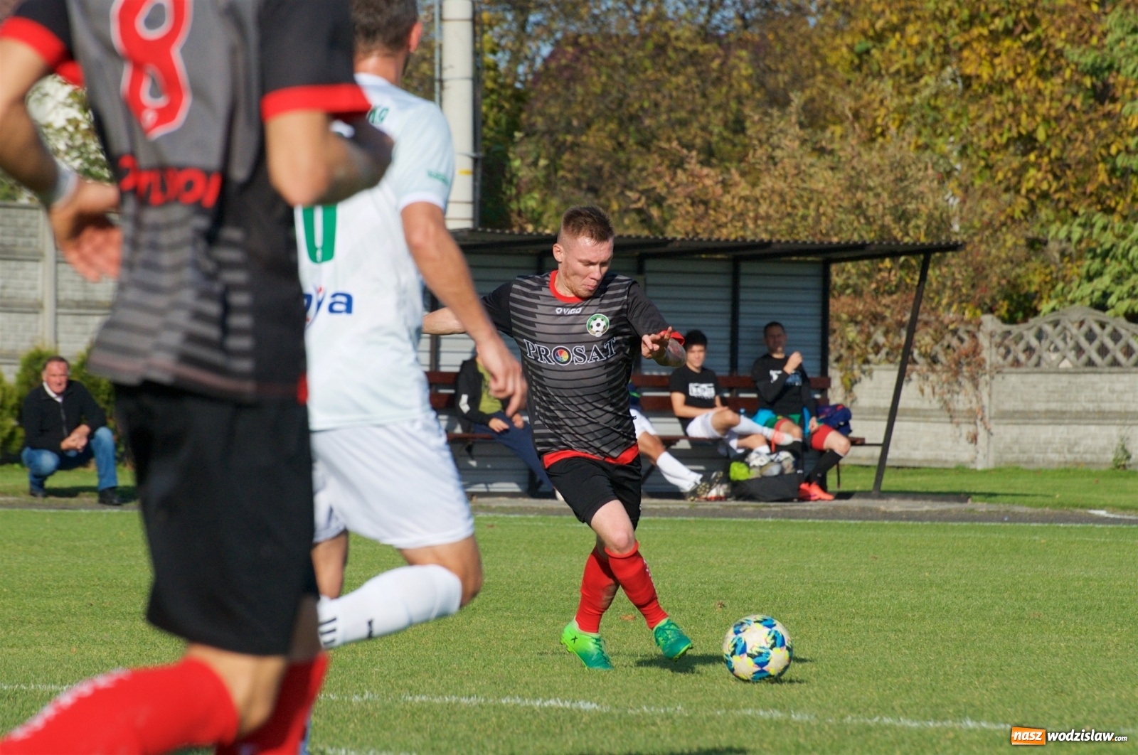 Zdjęcie w galerii na portalu naszwodzislaw.com: Klasa okręgowa. Bez bramek w starciu beniaminków [FOTO] wiadomości z regionu
