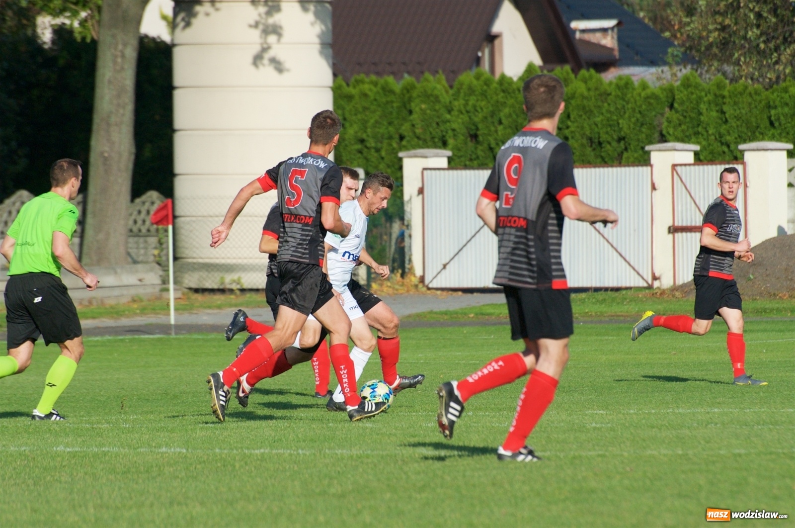 Zdjęcie w galerii na portalu naszwodzislaw.com: Klasa okręgowa. Bez bramek w starciu beniaminków [FOTO] wiadomości z regionu