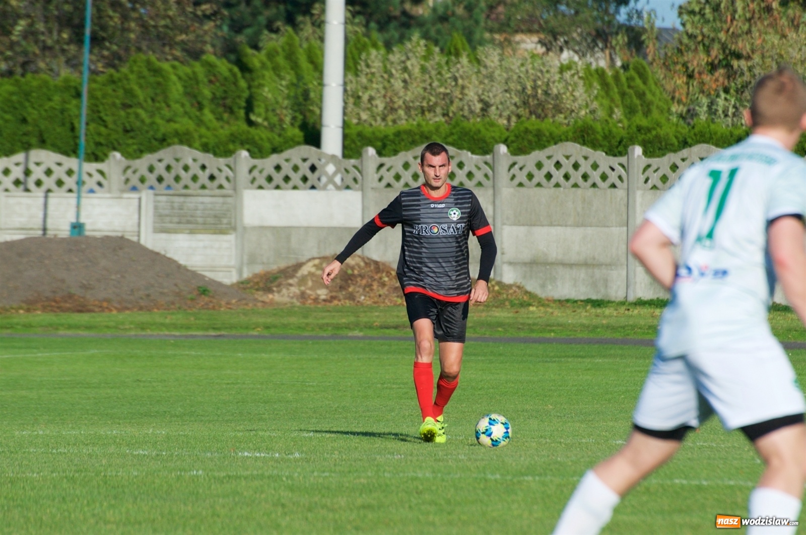 Zdjęcie w galerii na portalu naszwodzislaw.com: Klasa okręgowa. Bez bramek w starciu beniaminków [FOTO] wiadomości z regionu