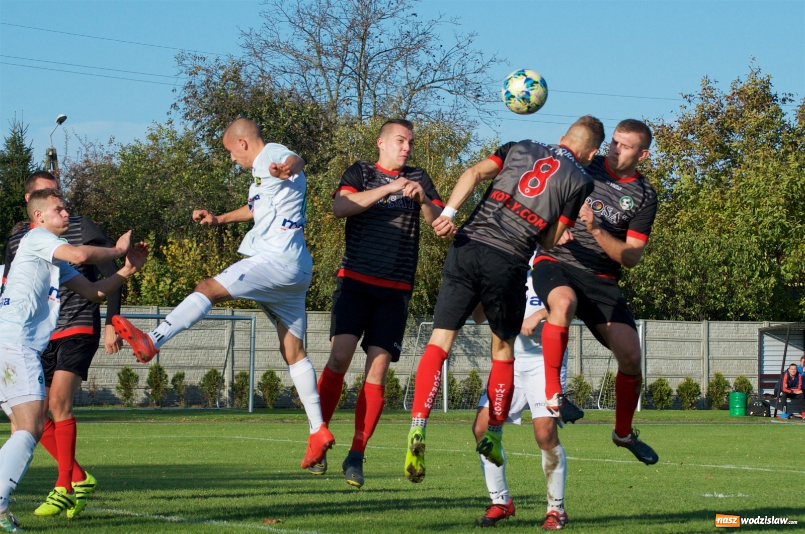 Zdjęcie w galerii na portalu naszwodzislaw.com: Klasa okręgowa. Bez bramek w starciu beniaminków [FOTO] wiadomości z regionu