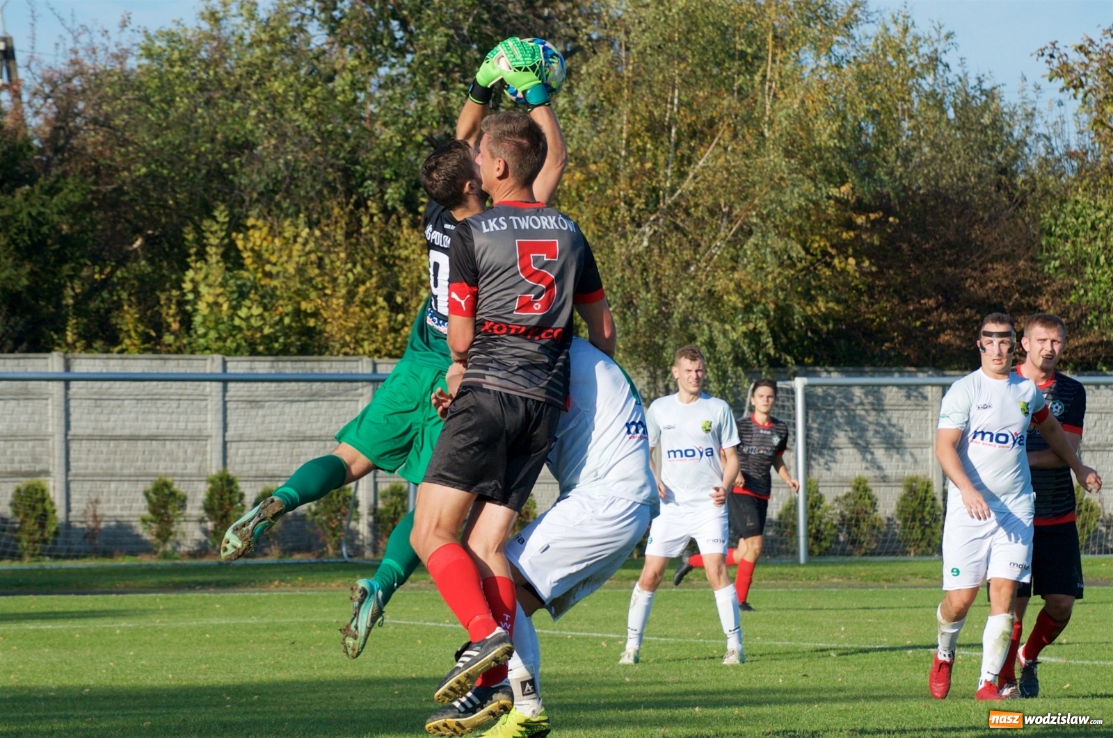 Zdjęcie w galerii na portalu naszwodzislaw.com: Klasa okręgowa. Bez bramek w starciu beniaminków [FOTO] wiadomości z regionu