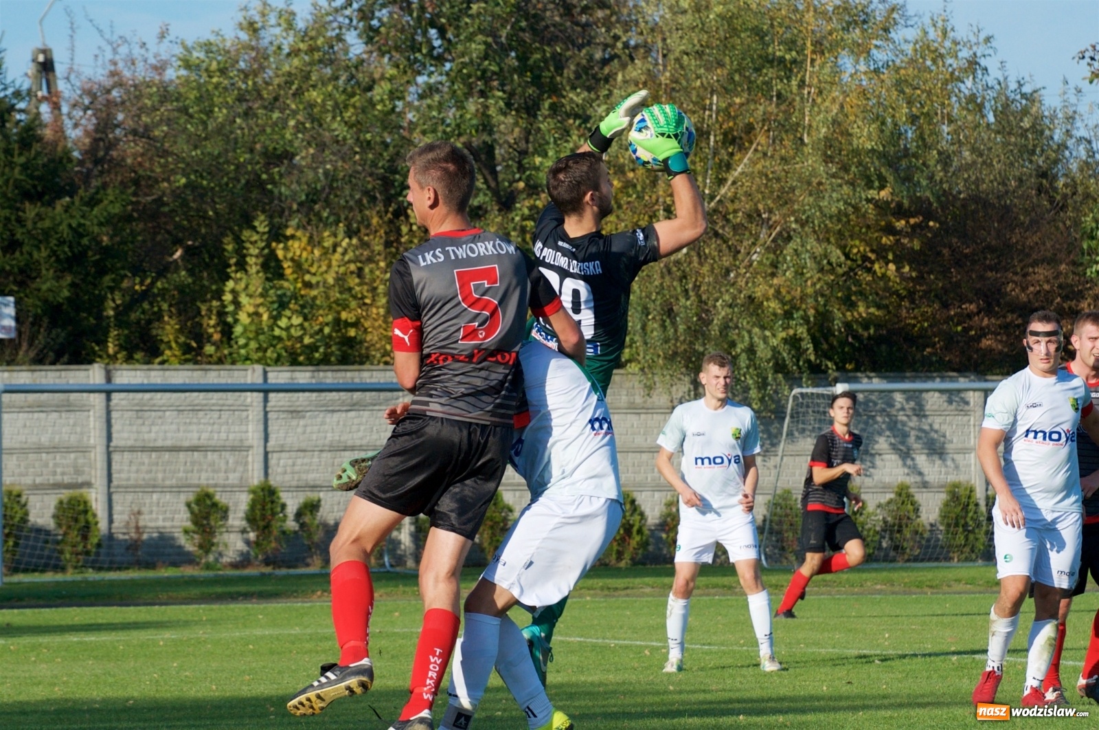 Zdjęcie w galerii na portalu naszwodzislaw.com: Klasa okręgowa. Bez bramek w starciu beniaminków [FOTO] wiadomości z regionu