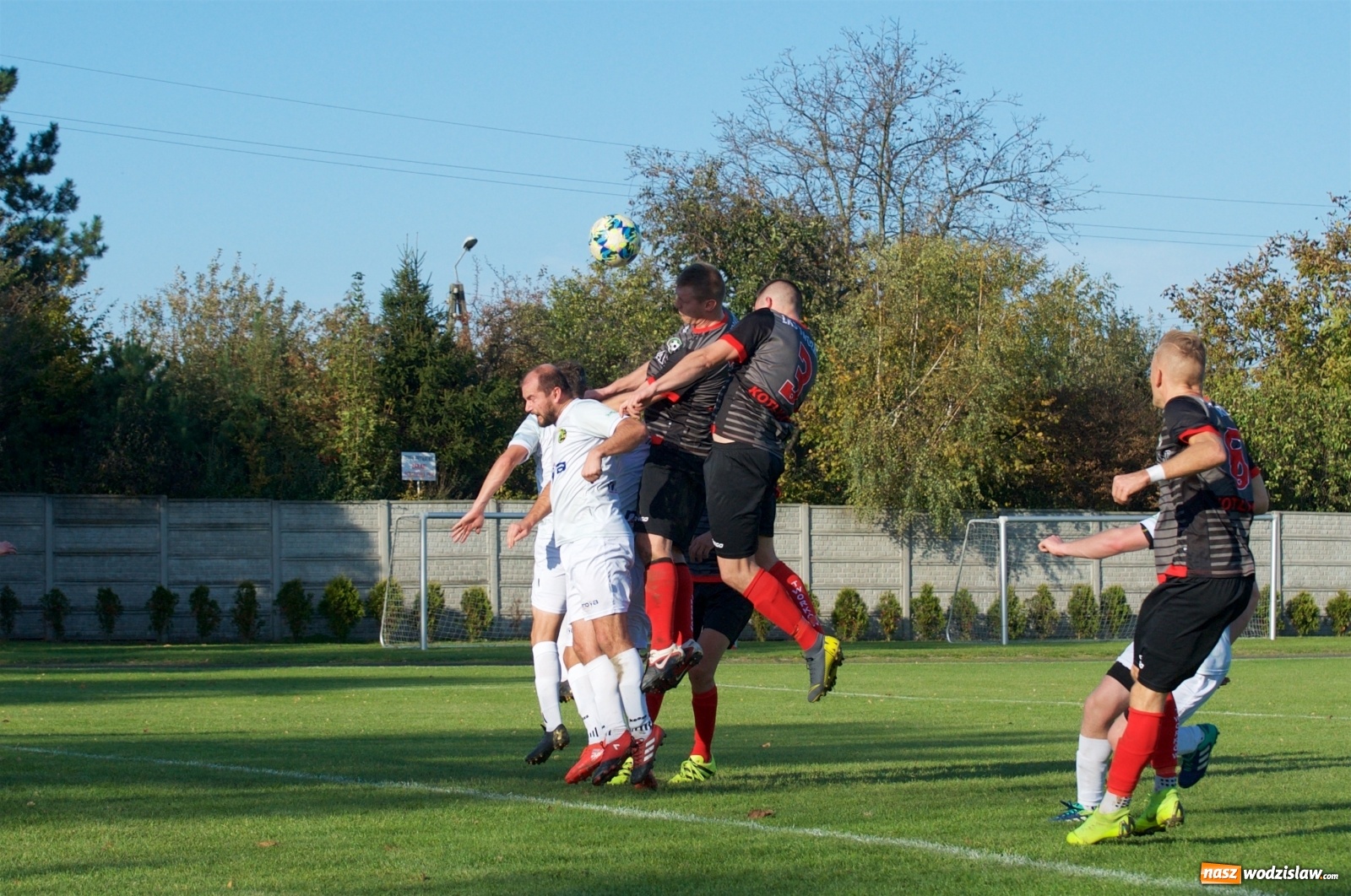 Zdjęcie w galerii na portalu naszwodzislaw.com: Klasa okręgowa. Bez bramek w starciu beniaminków [FOTO] wiadomości z regionu