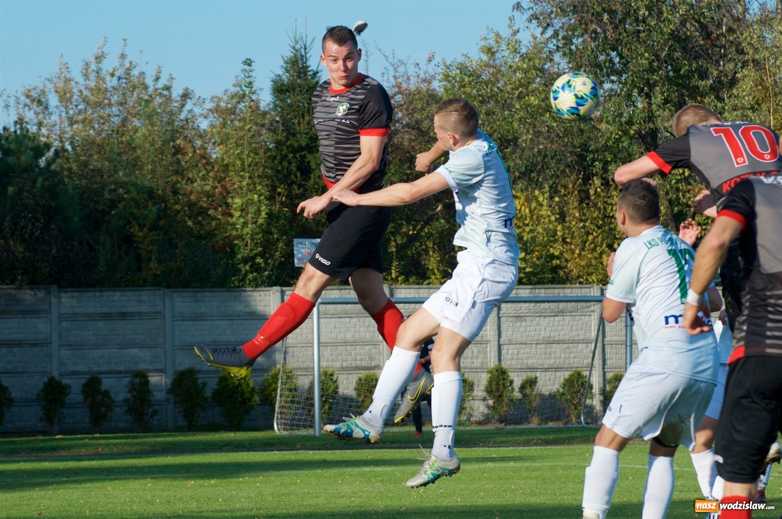 Zdjęcie w galerii na portalu naszwodzislaw.com: Klasa okręgowa. Bez bramek w starciu beniaminków [FOTO] wiadomości z regionu