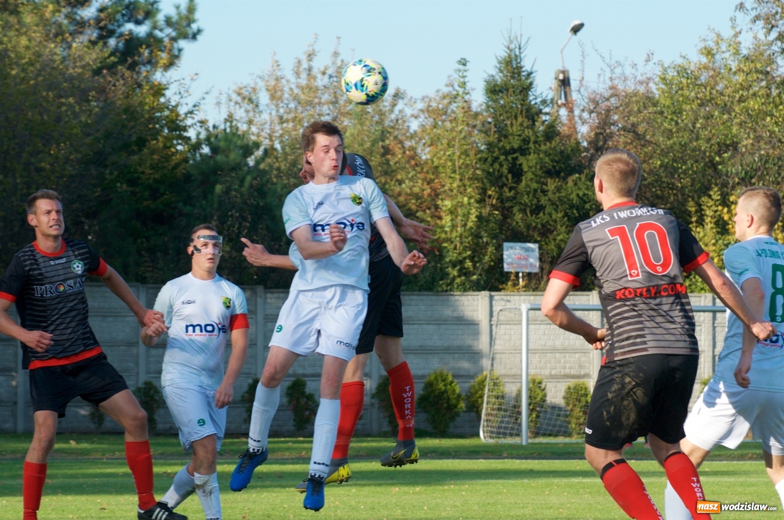 Zdjęcie w galerii na portalu naszwodzislaw.com: Klasa okręgowa. Bez bramek w starciu beniaminków [FOTO] wiadomości z regionu