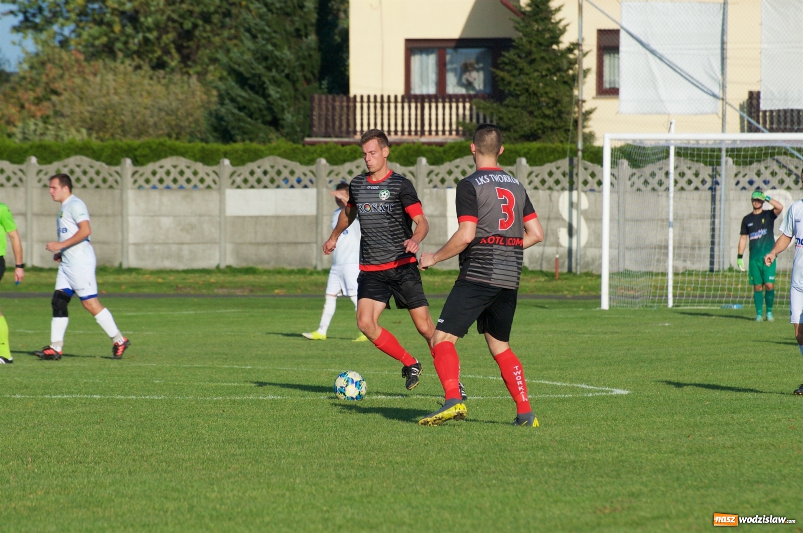 Zdjęcie w galerii na portalu naszwodzislaw.com: Klasa okręgowa. Bez bramek w starciu beniaminków [FOTO] wiadomości z regionu