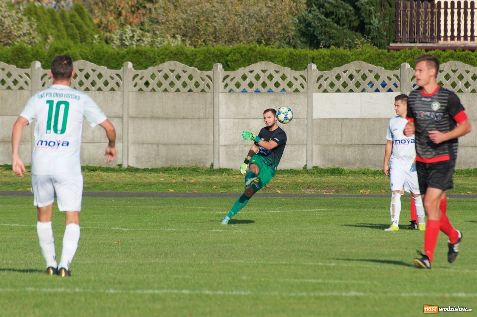 Zdjęcie w galerii na portalu naszwodzislaw.com: Klasa okręgowa. Bez bramek w starciu beniaminków [FOTO] wiadomości z regionu