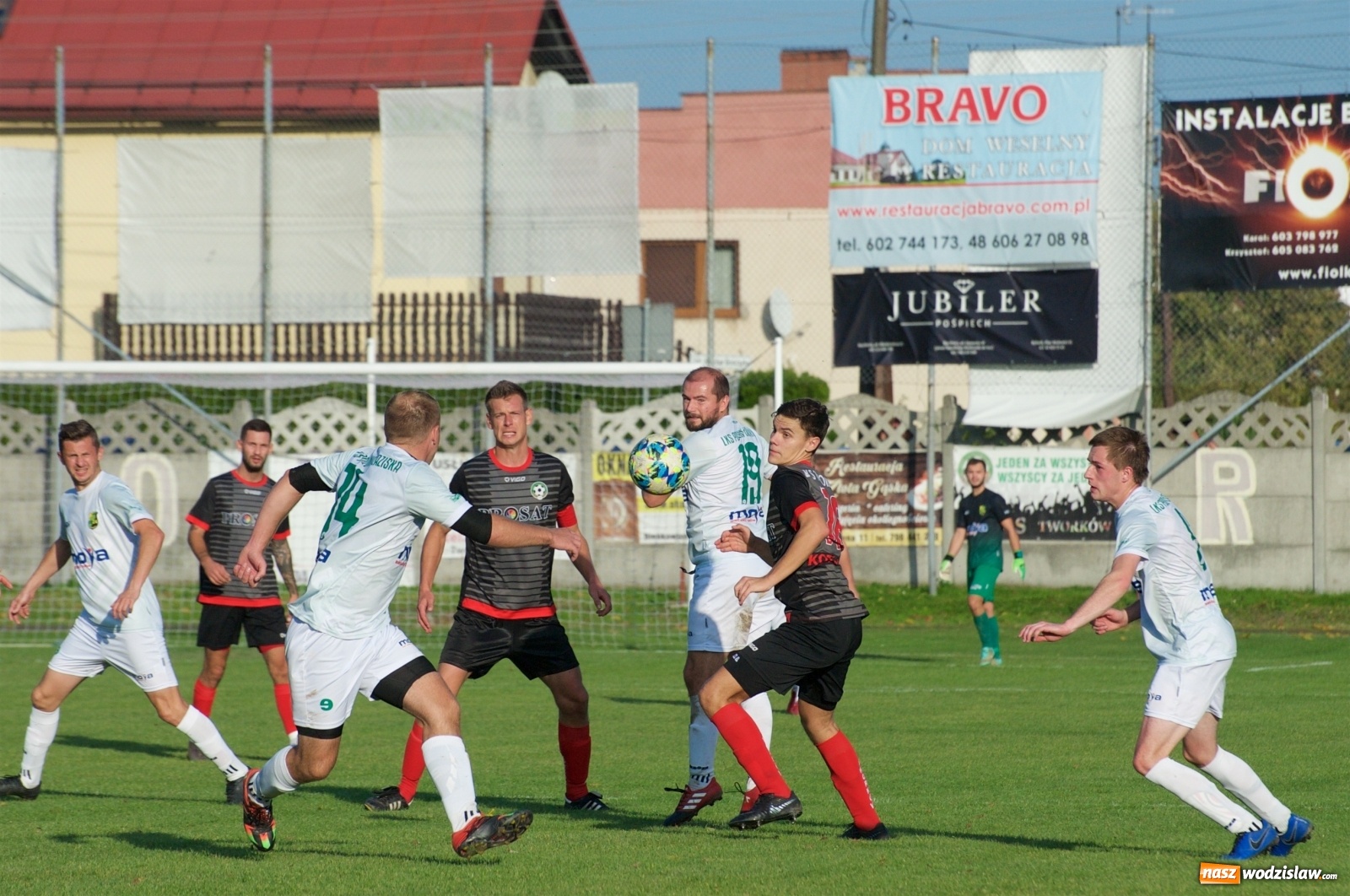 Zdjęcie w galerii na portalu naszwodzislaw.com: Klasa okręgowa. Bez bramek w starciu beniaminków [FOTO] wiadomości z regionu