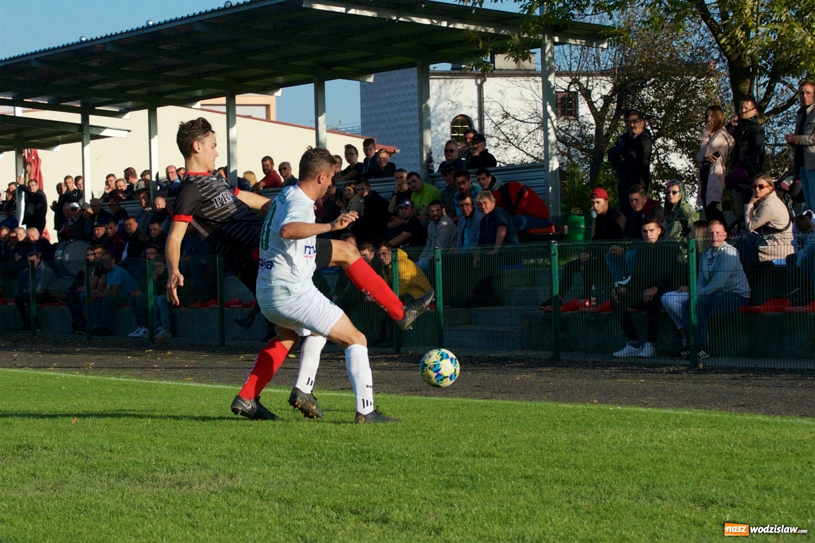 Zdjęcie w galerii na portalu naszwodzislaw.com: Klasa okręgowa. Bez bramek w starciu beniaminków [FOTO] wiadomości z regionu
