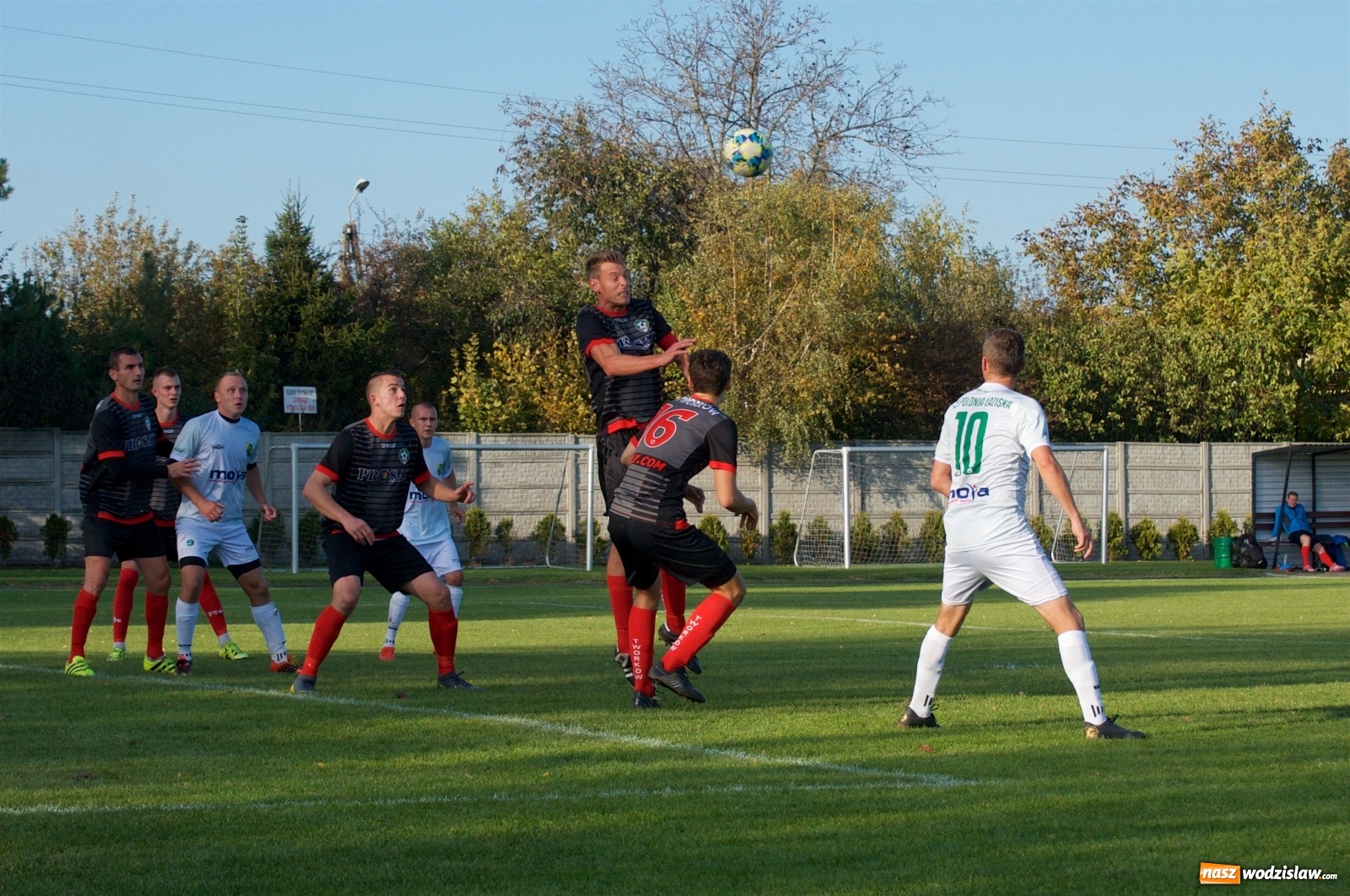 Zdjęcie w galerii na portalu naszwodzislaw.com: Klasa okręgowa. Bez bramek w starciu beniaminków [FOTO] wiadomości z regionu