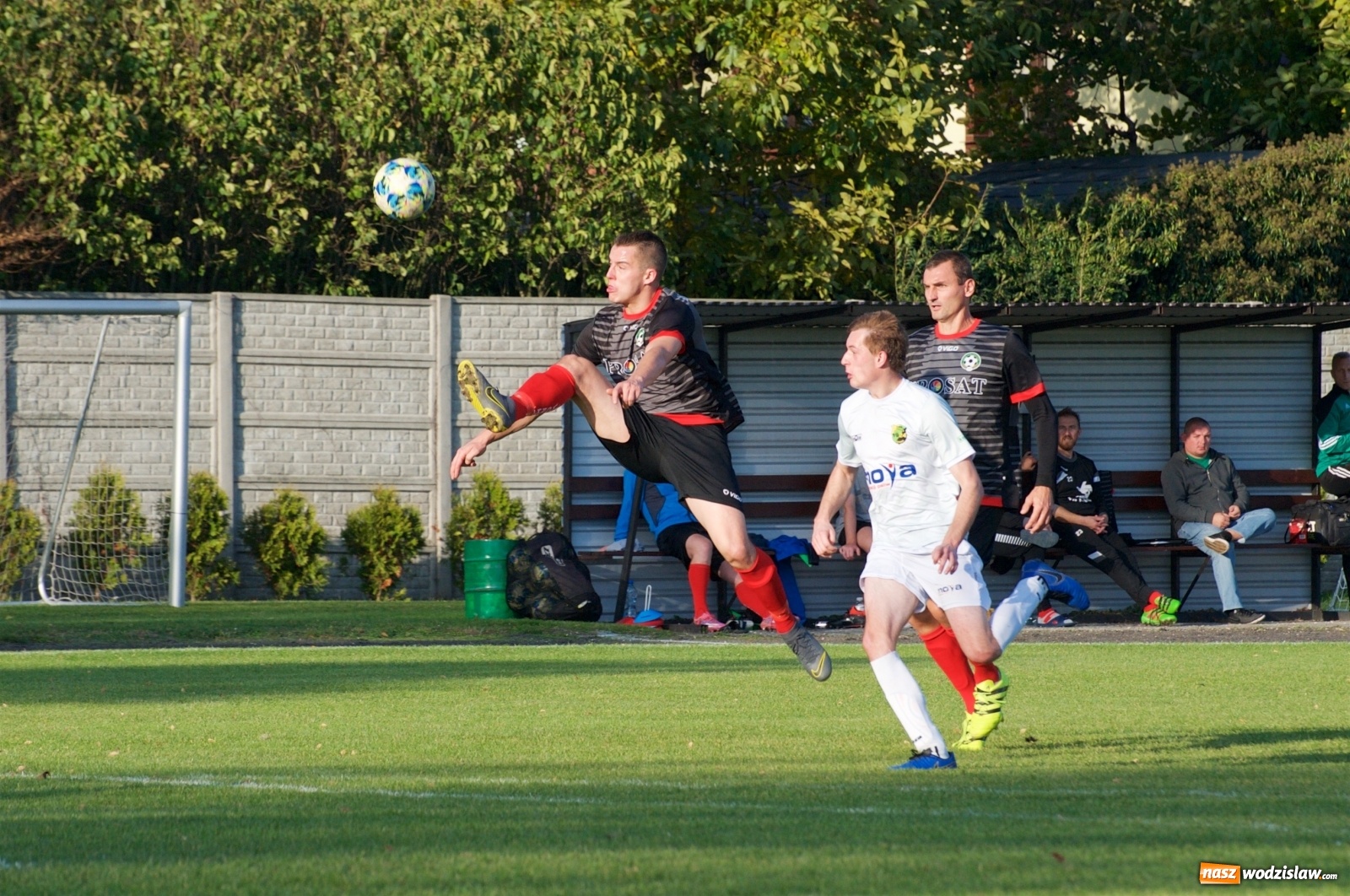 Zdjęcie w galerii na portalu naszwodzislaw.com: Klasa okręgowa. Bez bramek w starciu beniaminków [FOTO] wiadomości z regionu