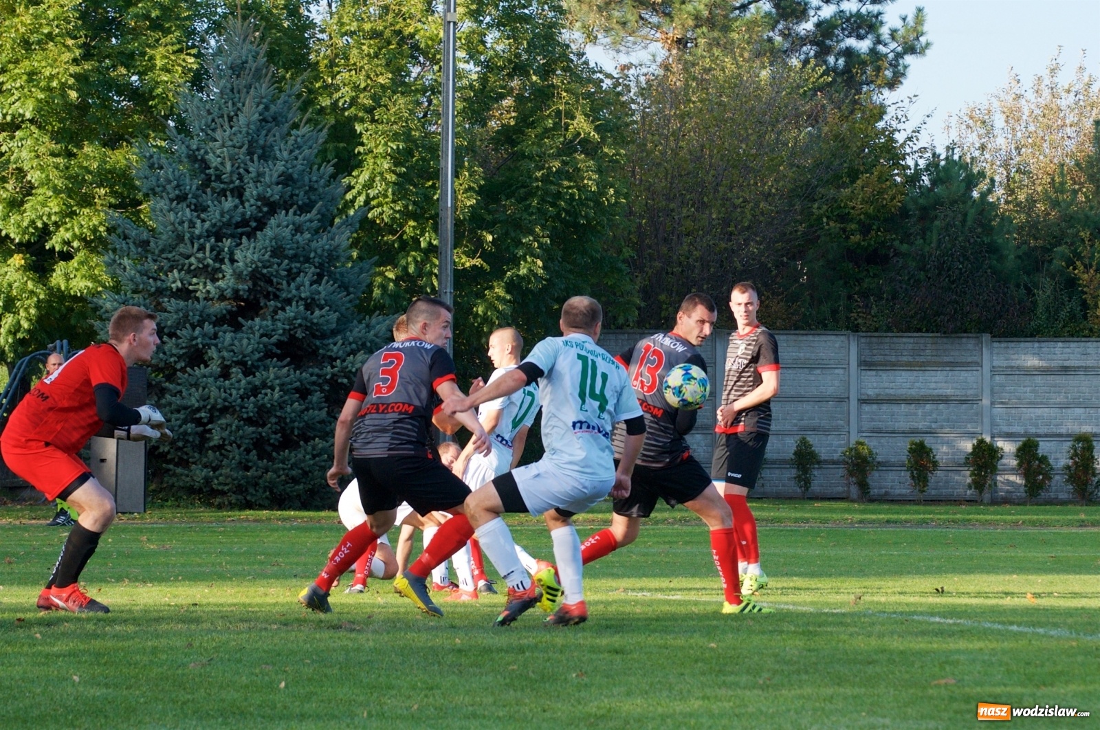 Zdjęcie w galerii na portalu naszwodzislaw.com: Klasa okręgowa. Bez bramek w starciu beniaminków [FOTO] wiadomości z regionu