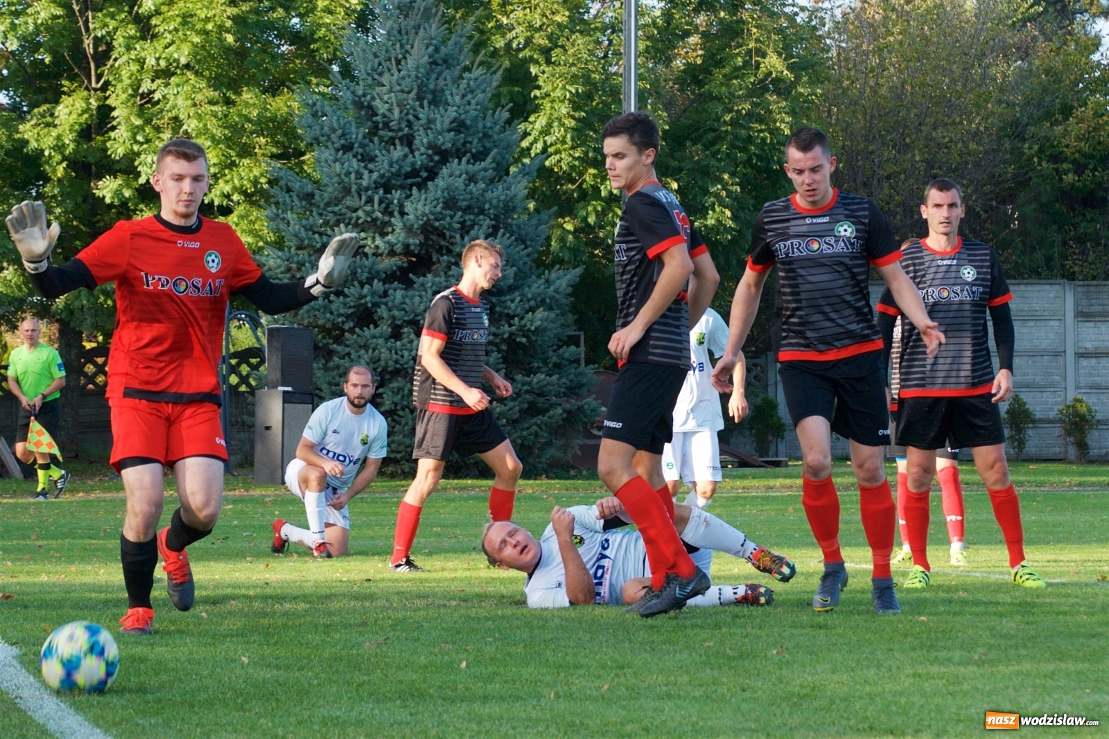 Zdjęcie w galerii na portalu naszwodzislaw.com: Klasa okręgowa. Bez bramek w starciu beniaminków [FOTO] wiadomości z regionu