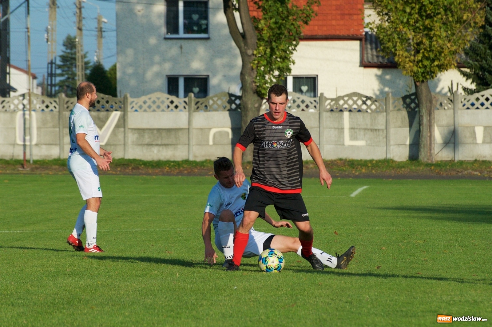 Zdjęcie w galerii na portalu naszwodzislaw.com: Klasa okręgowa. Bez bramek w starciu beniaminków [FOTO] wiadomości z regionu