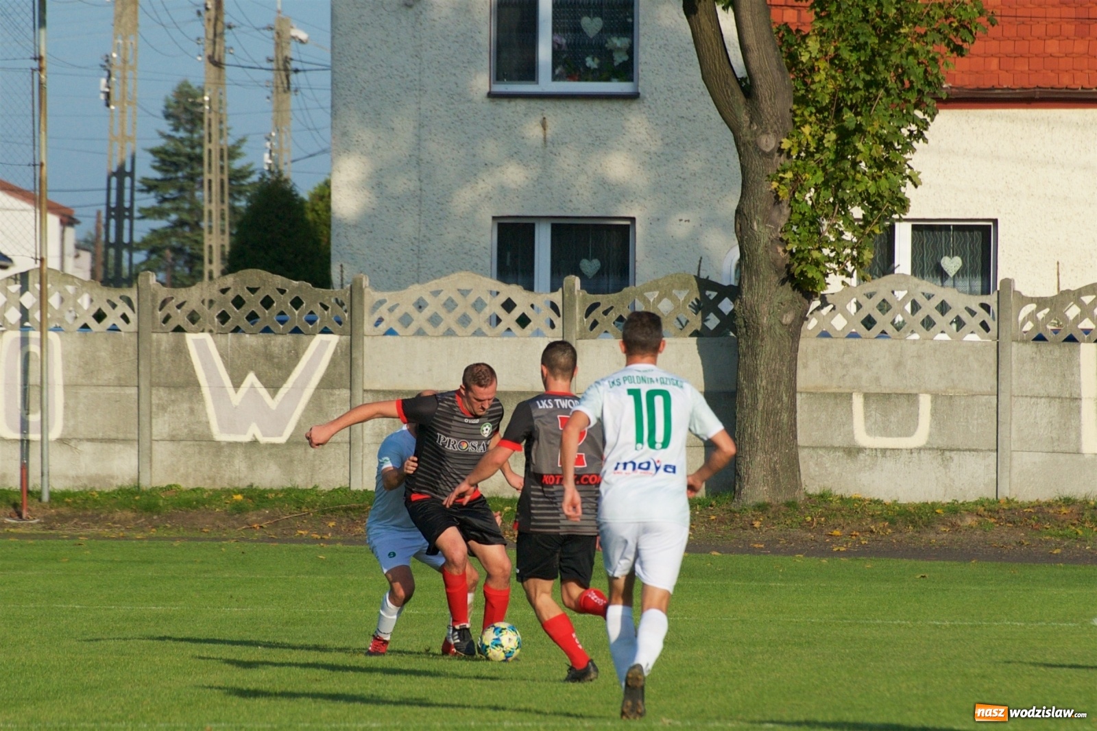 Zdjęcie w galerii na portalu naszwodzislaw.com: Klasa okręgowa. Bez bramek w starciu beniaminków [FOTO] wiadomości z regionu