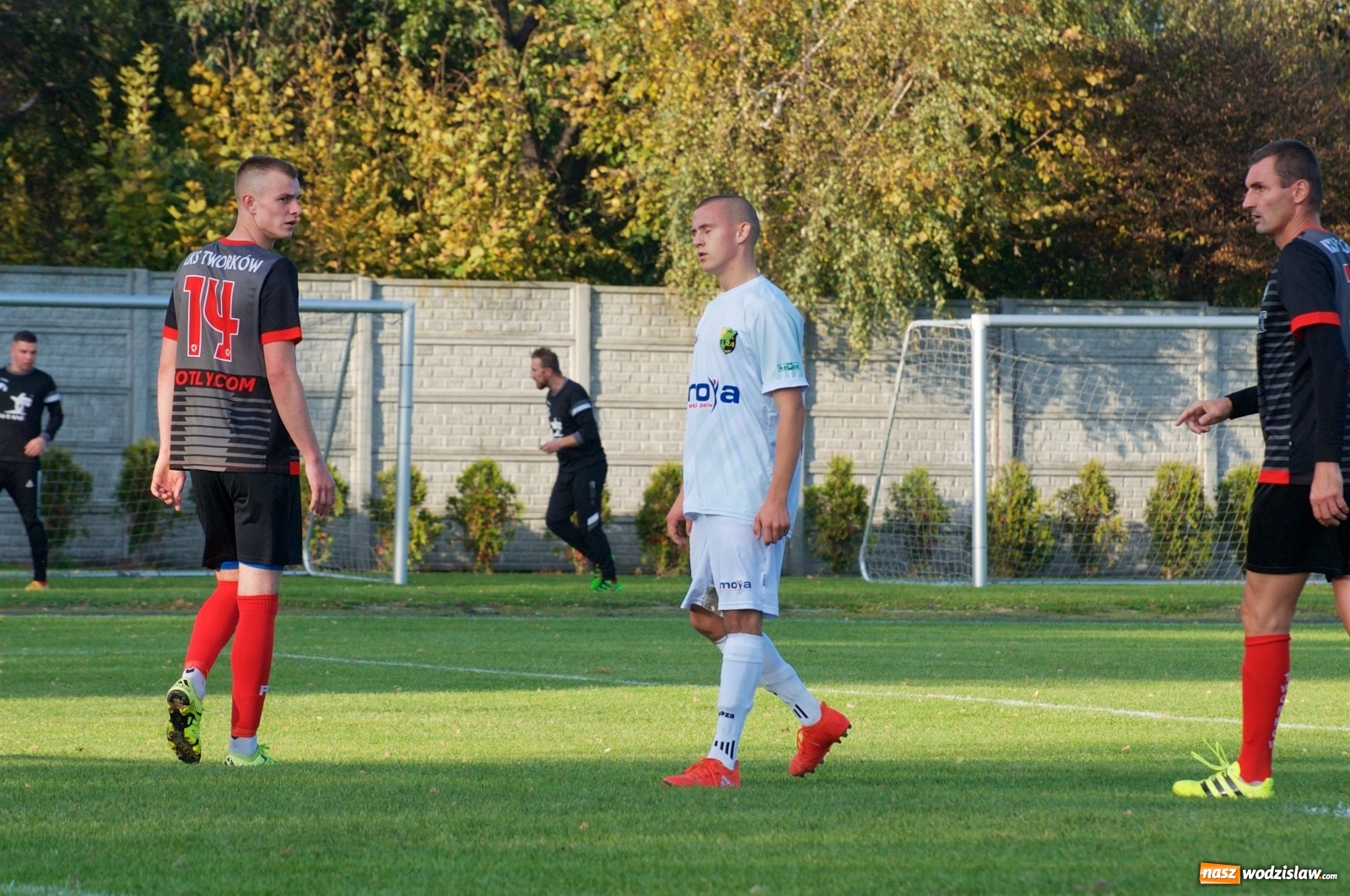 Zdjęcie w galerii na portalu naszwodzislaw.com: Klasa okręgowa. Bez bramek w starciu beniaminków [FOTO] wiadomości z regionu