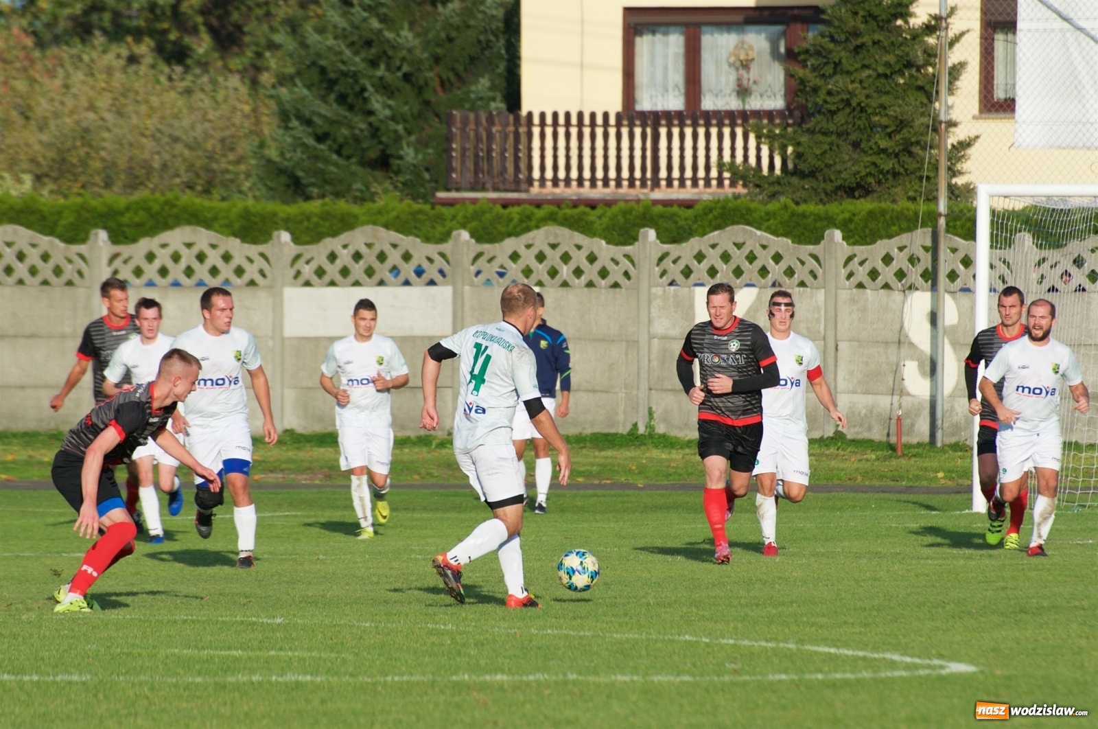 Zdjęcie w galerii na portalu naszwodzislaw.com: Klasa okręgowa. Bez bramek w starciu beniaminków [FOTO] wiadomości z regionu