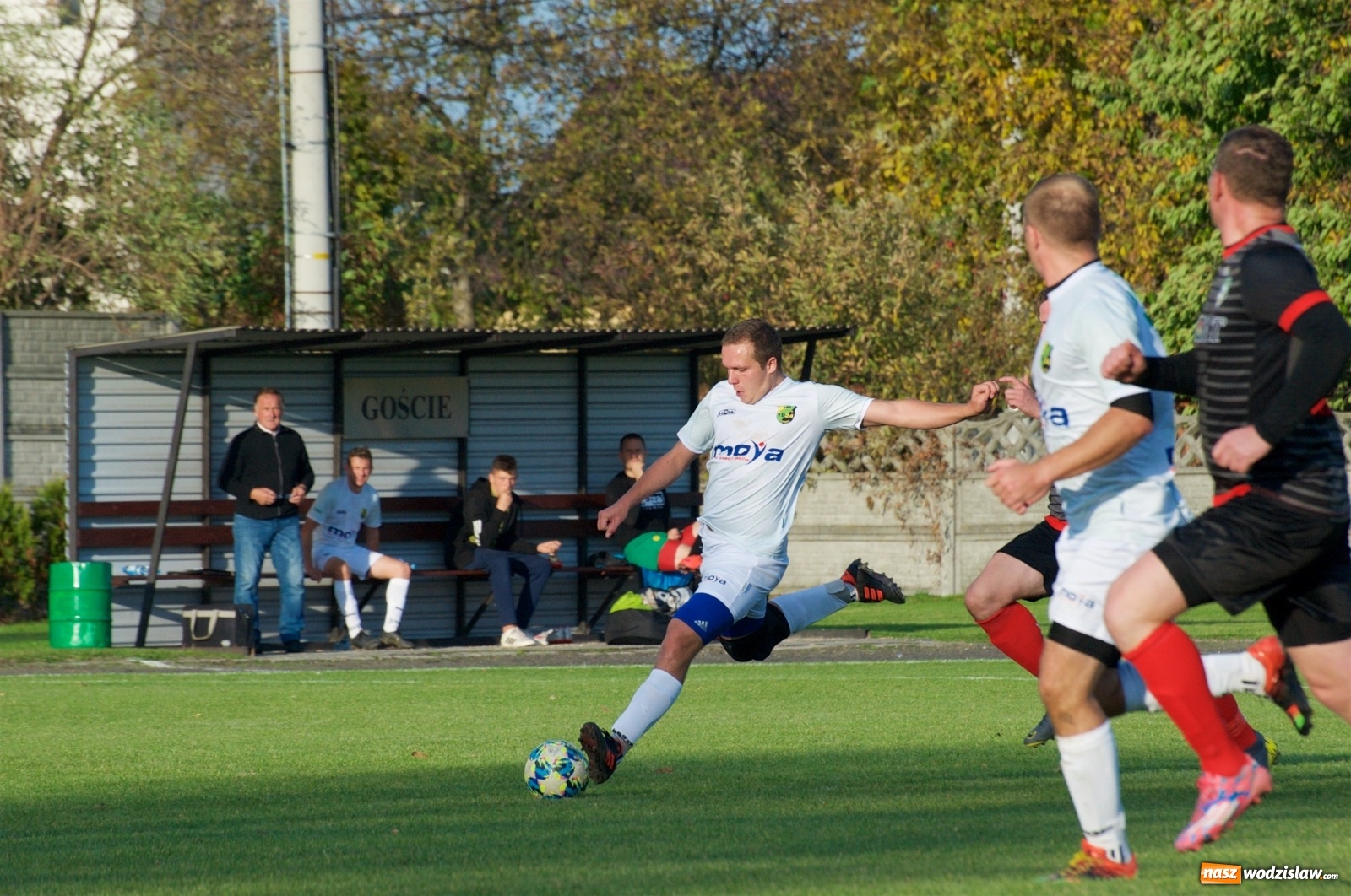 Zdjęcie w galerii na portalu naszwodzislaw.com: Klasa okręgowa. Bez bramek w starciu beniaminków [FOTO] wiadomości z regionu