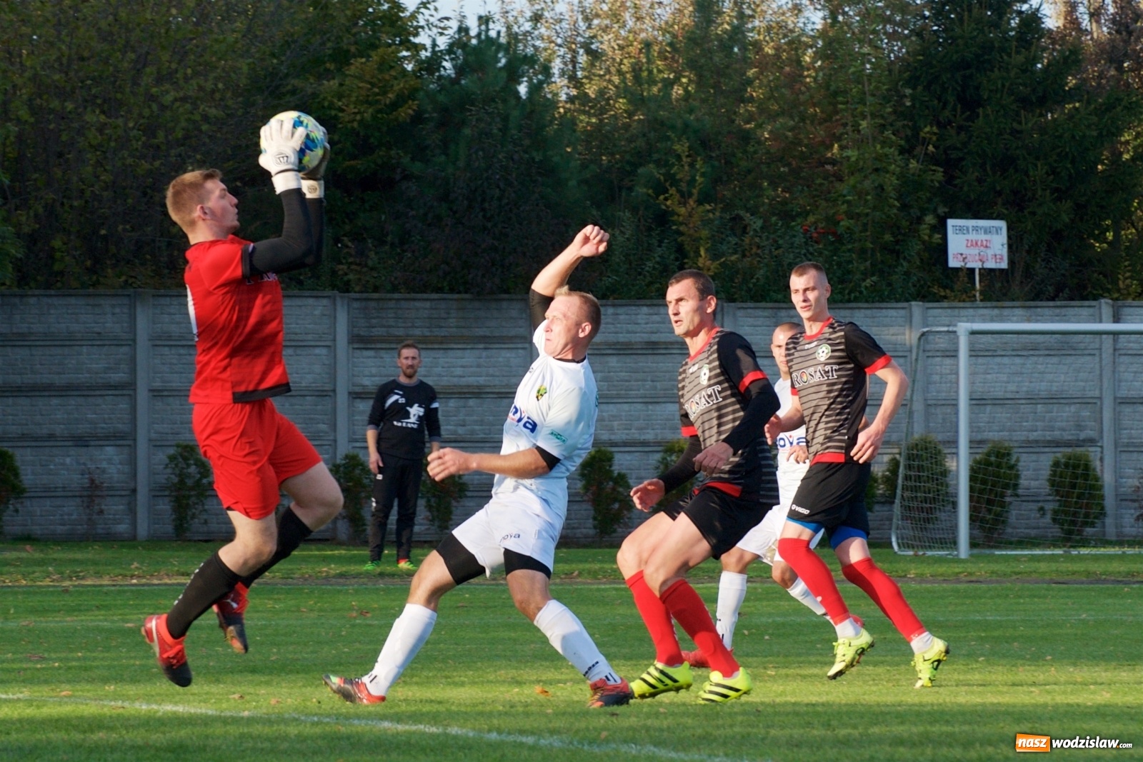Zdjęcie w galerii na portalu naszwodzislaw.com: Klasa okręgowa. Bez bramek w starciu beniaminków [FOTO] wiadomości z regionu