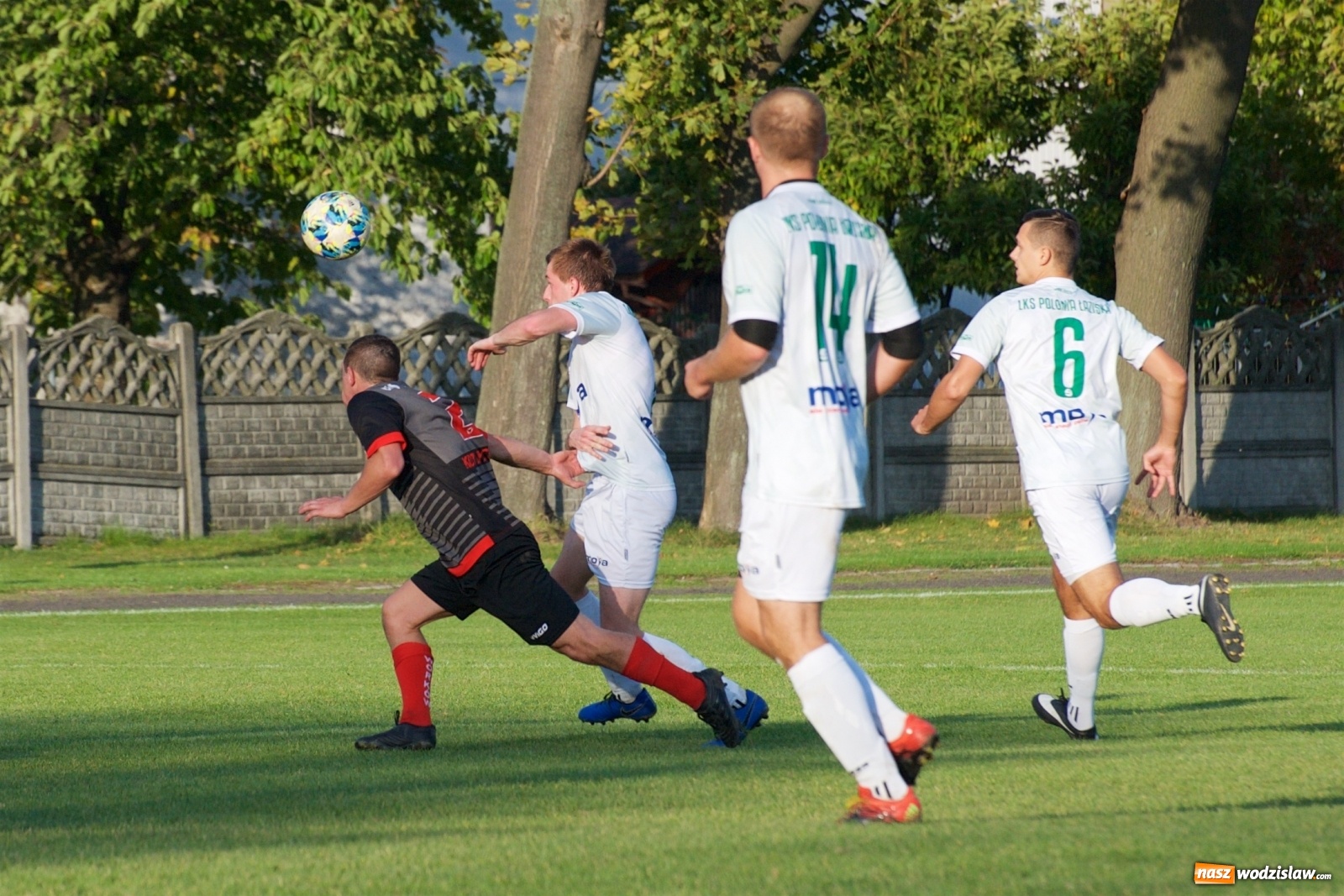 Zdjęcie w galerii na portalu naszwodzislaw.com: Klasa okręgowa. Bez bramek w starciu beniaminków [FOTO] wiadomości z regionu