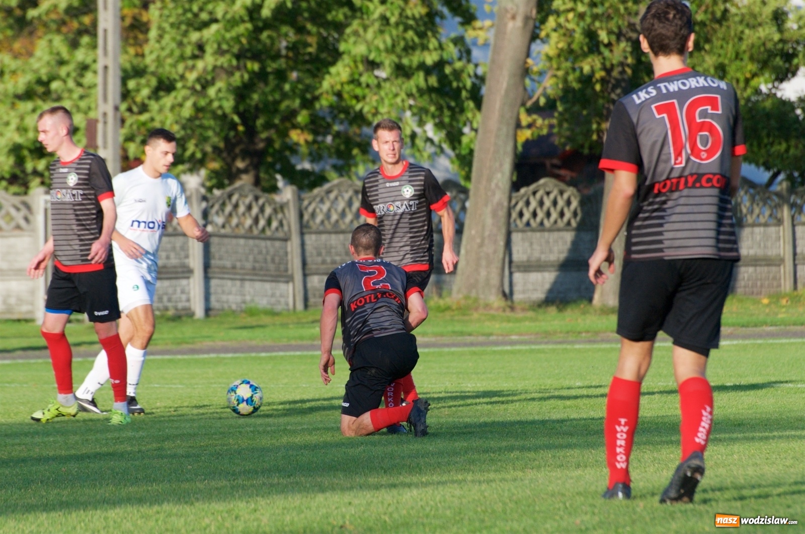 Zdjęcie w galerii na portalu naszwodzislaw.com: Klasa okręgowa. Bez bramek w starciu beniaminków [FOTO] wiadomości z regionu