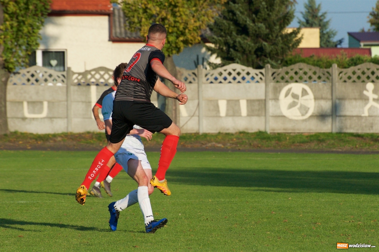 Zdjęcie w galerii na portalu naszwodzislaw.com: Klasa okręgowa. Bez bramek w starciu beniaminków [FOTO] wiadomości z regionu