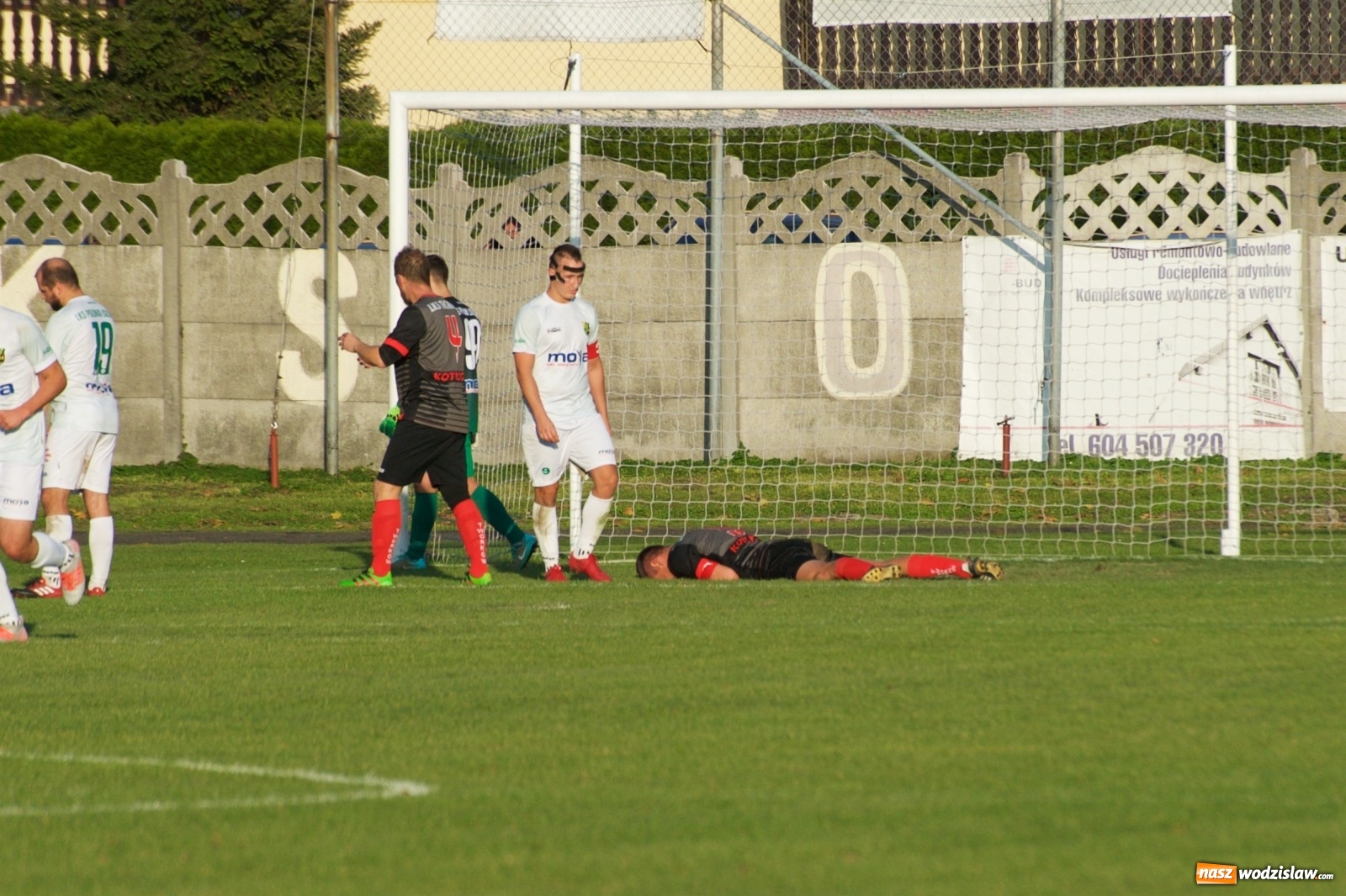 Zdjęcie w galerii na portalu naszwodzislaw.com: Klasa okręgowa. Bez bramek w starciu beniaminków [FOTO] wiadomości z regionu