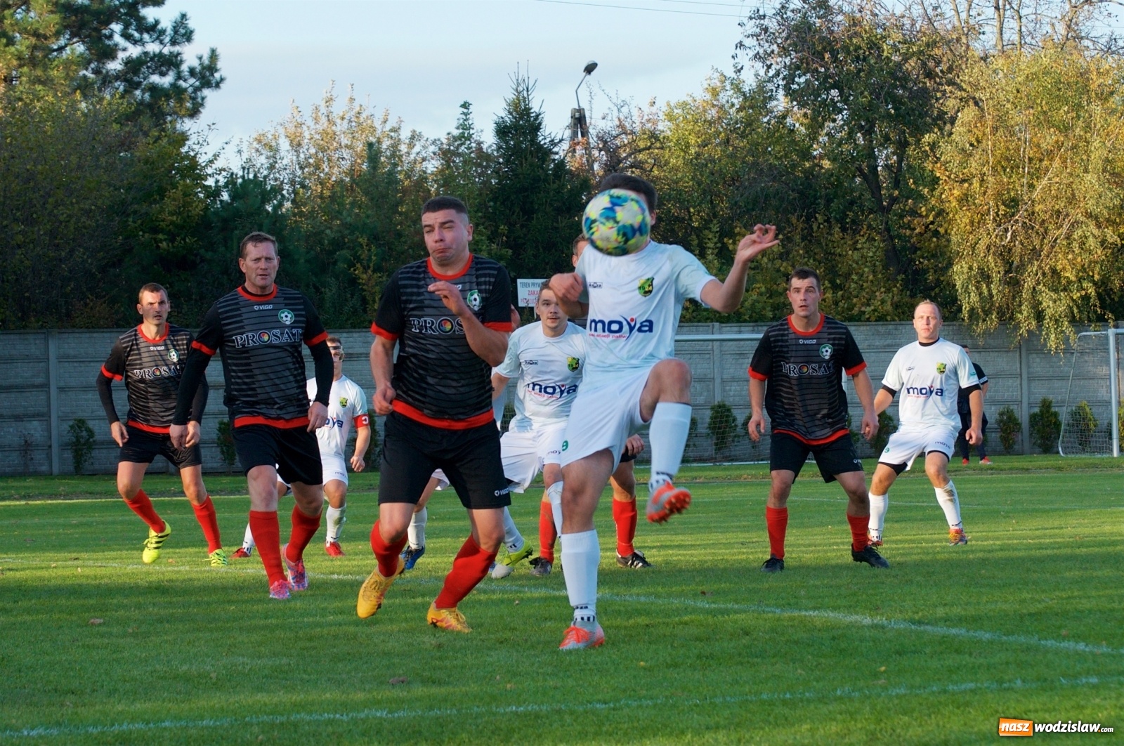 Zdjęcie w galerii na portalu naszwodzislaw.com: Klasa okręgowa. Bez bramek w starciu beniaminków [FOTO] wiadomości z regionu