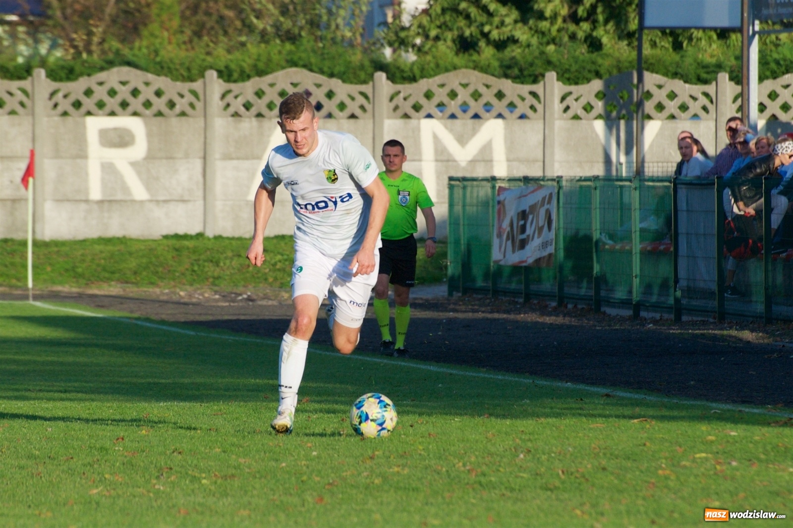 Zdjęcie w galerii na portalu naszwodzislaw.com: Klasa okręgowa. Bez bramek w starciu beniaminków [FOTO] wiadomości z regionu