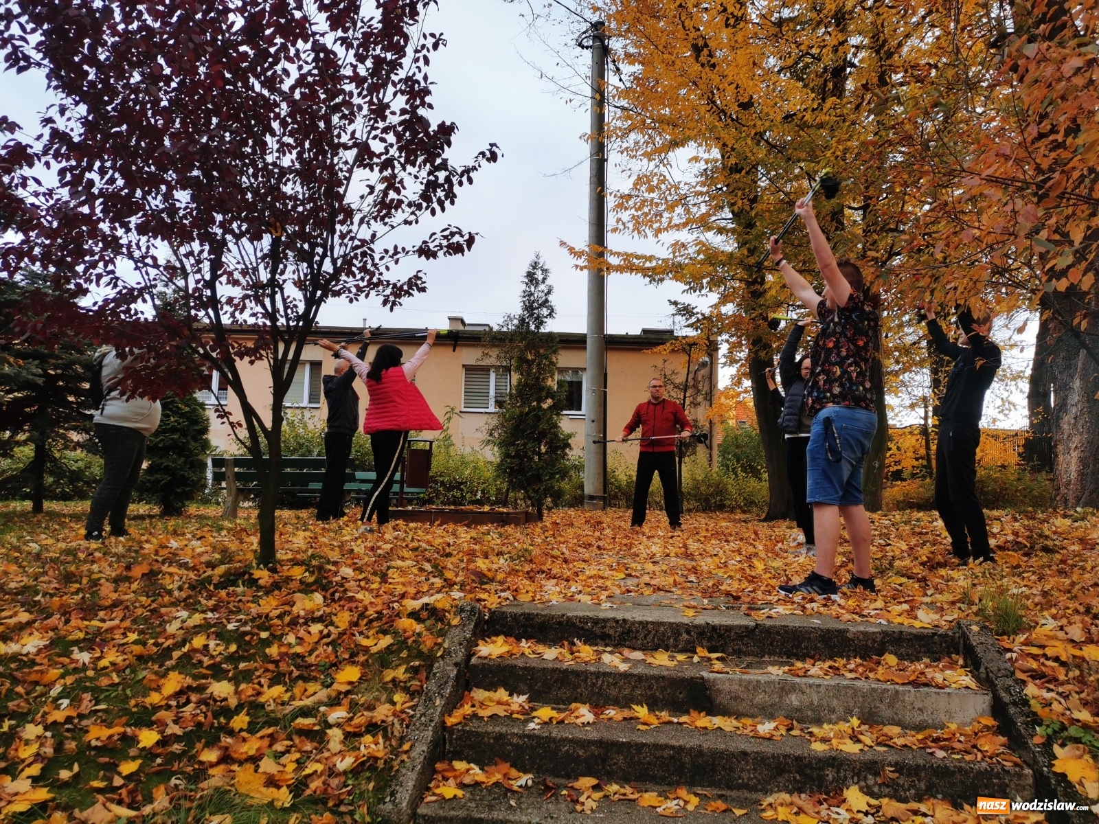 Zdjęcie w galerii na portalu naszwodzislaw.com: Warsztaty Nordic Walking w ramach projektu Oaza aktywności wiadomości z regionu