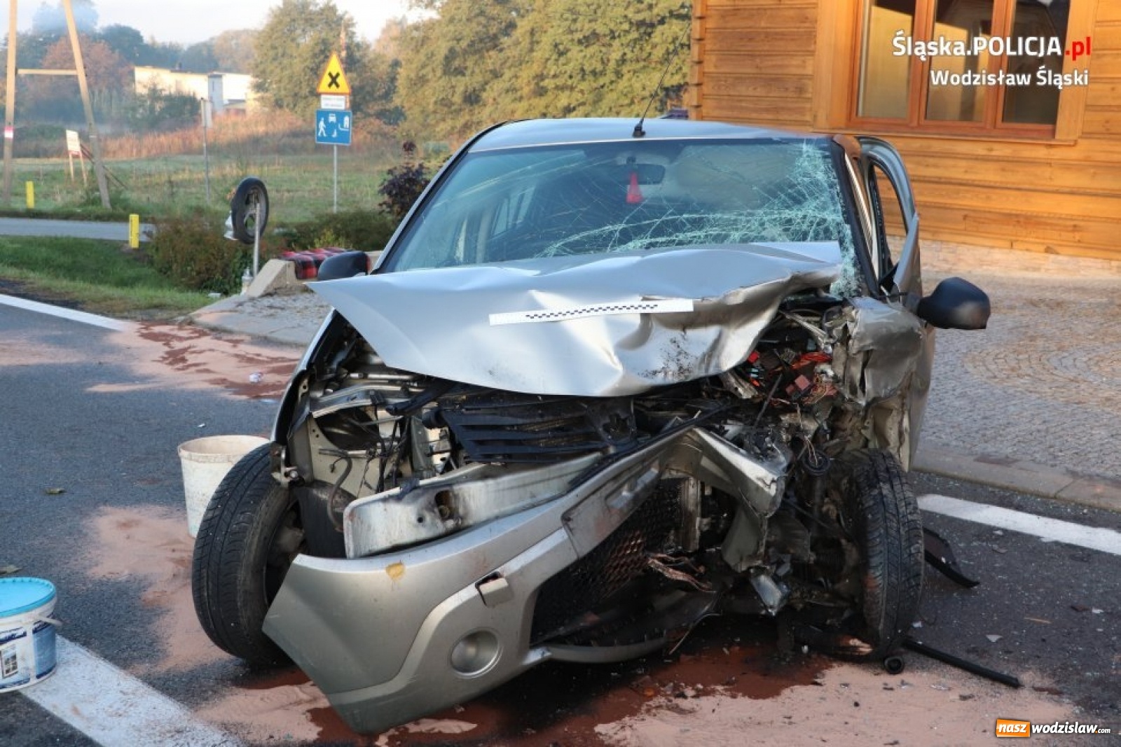 Zdjęcie w galerii na portalu naszwodzislaw.com: Poważne zdarzenie drogowe w Turzy Śląskiej wiadomości z regionu