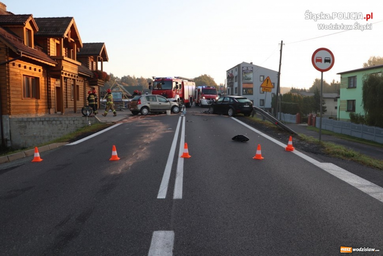 Zdjęcie w galerii na portalu naszwodzislaw.com: Poważne zdarzenie drogowe w Turzy Śląskiej wiadomości z regionu