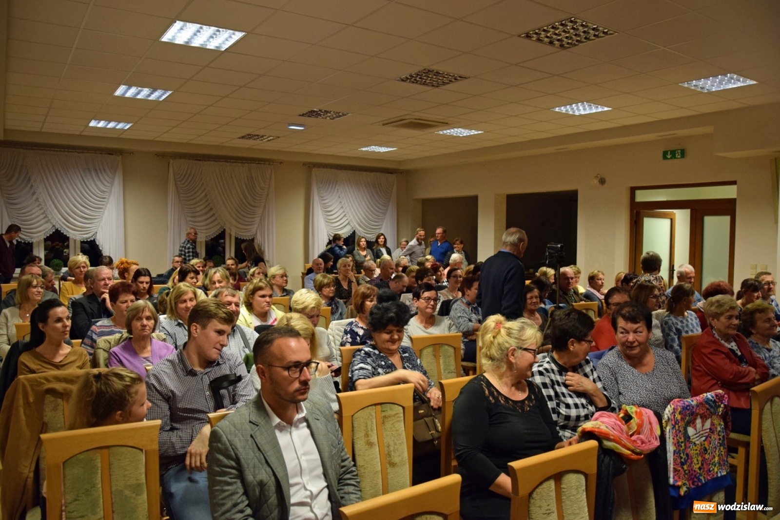 Zdjęcie w galerii na portalu naszwodzislaw.com: Pełna sala widzów i mnóstwo dobrej zabawy wiadomości z regionu