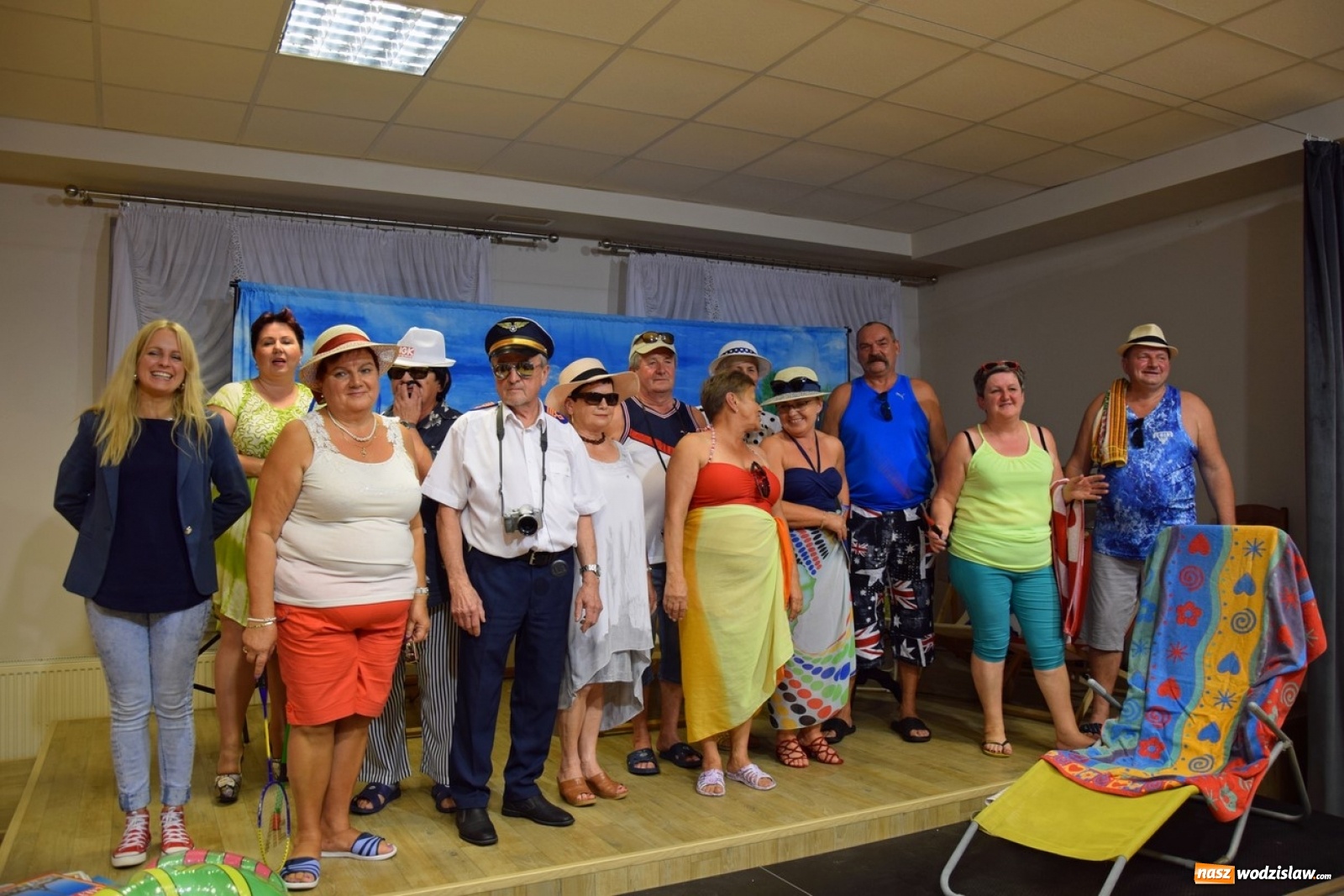 Zdjęcie w galerii na portalu naszwodzislaw.com: Pełna sala widzów i mnóstwo dobrej zabawy wiadomości z regionu