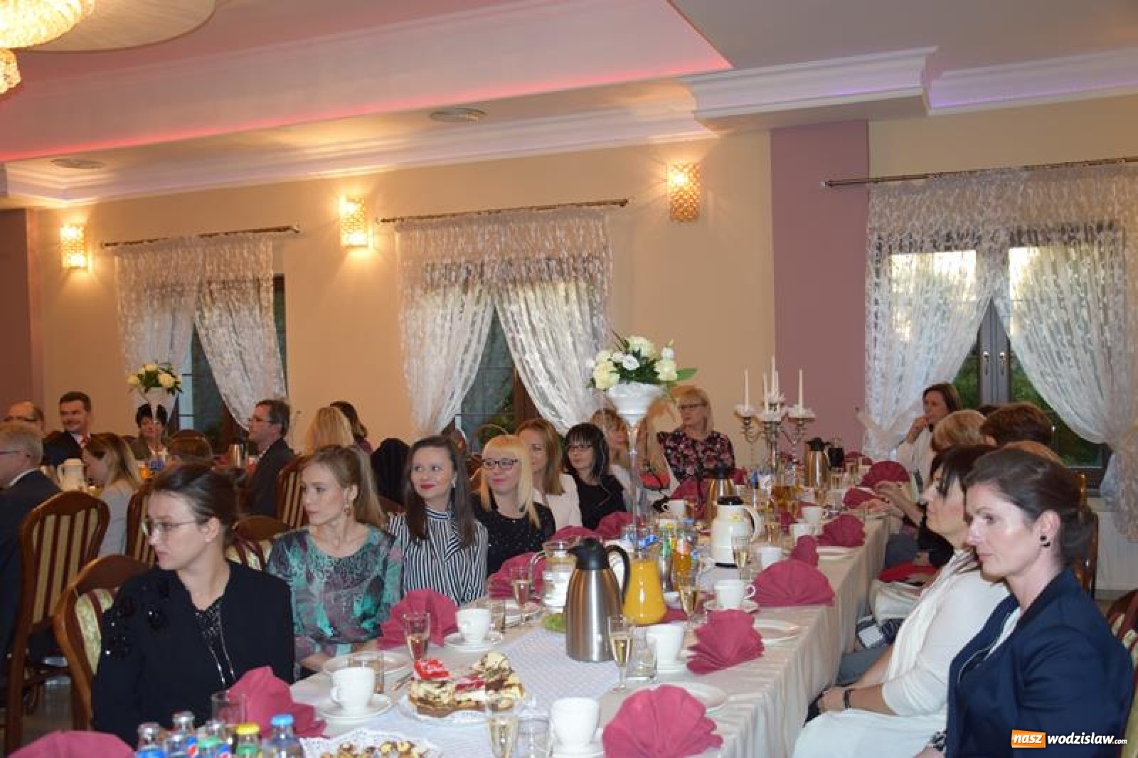 Zdjęcie w galerii na portalu naszwodzislaw.com: Gala z okazji Dnia Edukacji Narodowej w Mszanie wiadomości z regionu