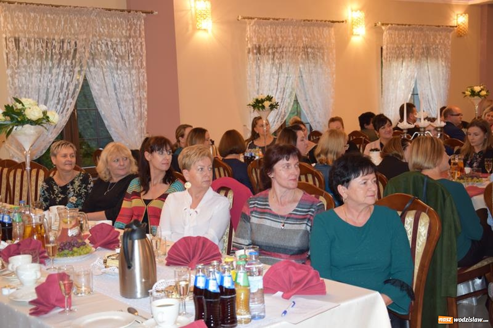 Zdjęcie w galerii na portalu naszwodzislaw.com: Gala z okazji Dnia Edukacji Narodowej w Mszanie wiadomości z regionu