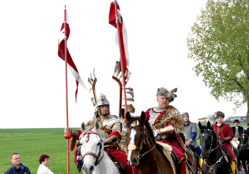 Zdjęcie w galerii na portalu naszwodzislaw.com: Do Sudoła przyjechali husarzy wiadomości z regionu