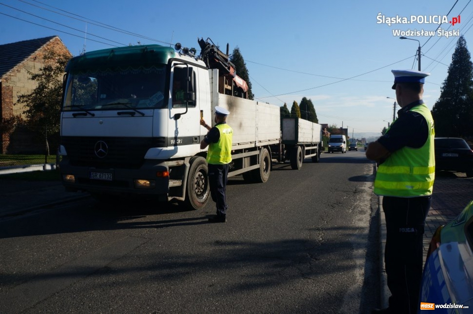 Zdjęcie w galerii na portalu naszwodzislaw.com: Wspólne patrole drogówki z jednostkami ościennych powiatów wiadomości z regionu