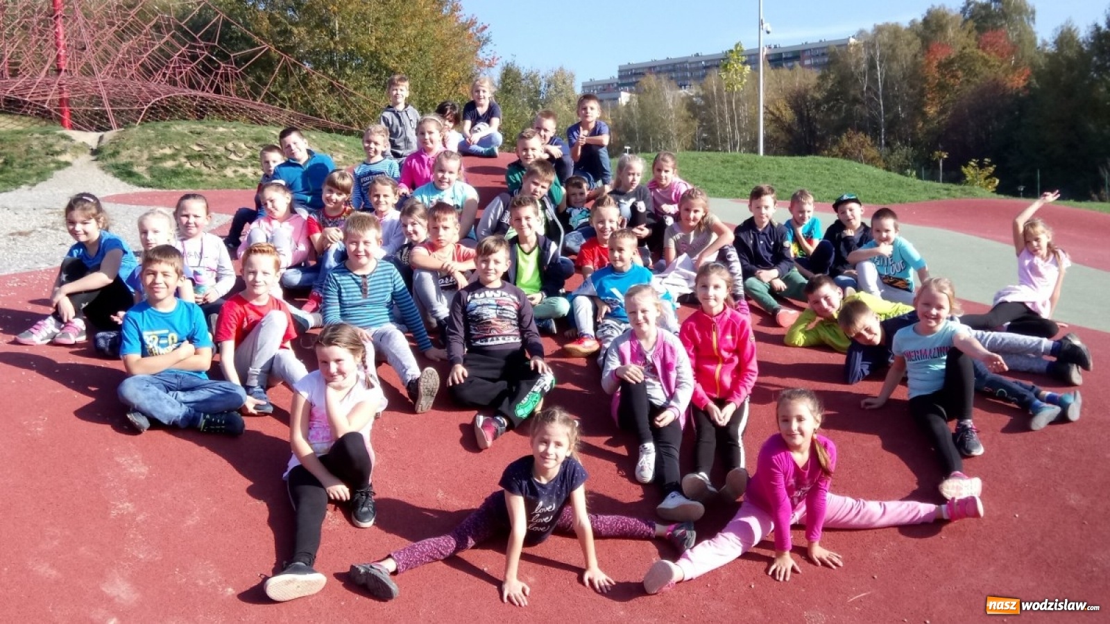 Zdjęcie w galerii na portalu naszwodzislaw.com: Dzieci z ZSP 3 zwiedziły Rodzinny Park Rozrywki wiadomości z regionu