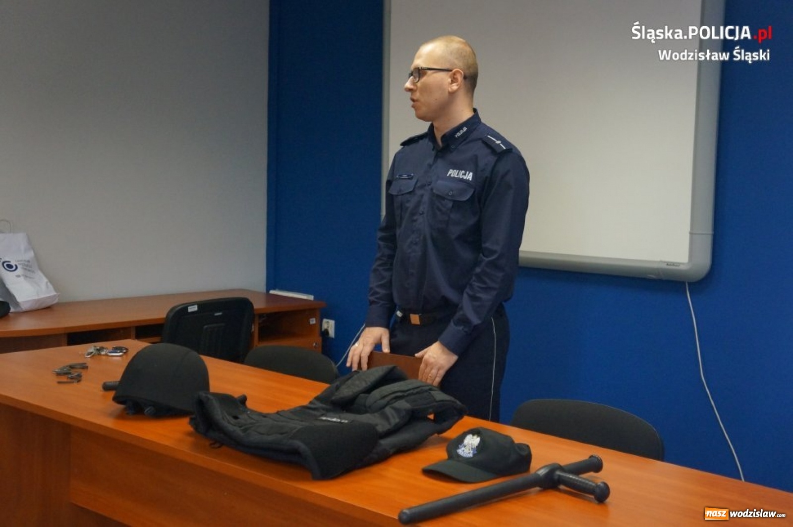 Zdjęcie w galerii na portalu naszwodzislaw.com: Przedszkolaki z wizytą w wodzisławskiej komendzie wiadomości z regionu