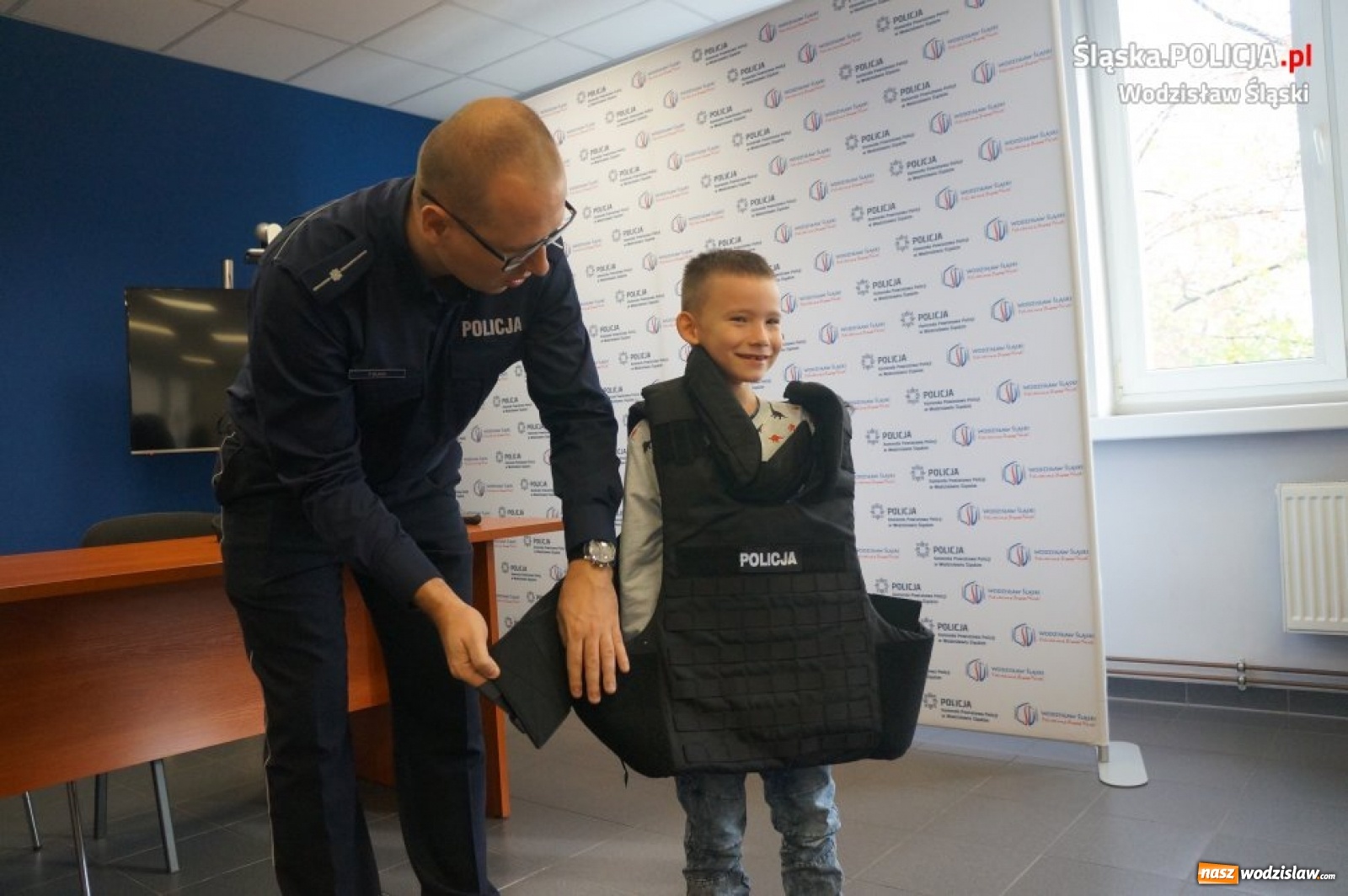 Zdjęcie w galerii na portalu naszwodzislaw.com: Przedszkolaki z wizytą w wodzisławskiej komendzie wiadomości z regionu