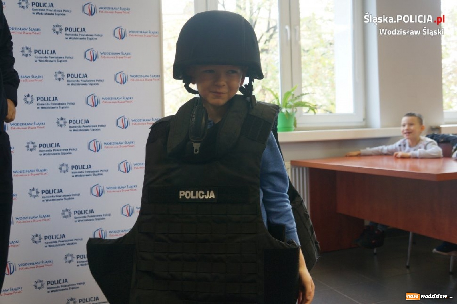 Zdjęcie w galerii na portalu naszwodzislaw.com: Przedszkolaki z wizytą w wodzisławskiej komendzie wiadomości z regionu