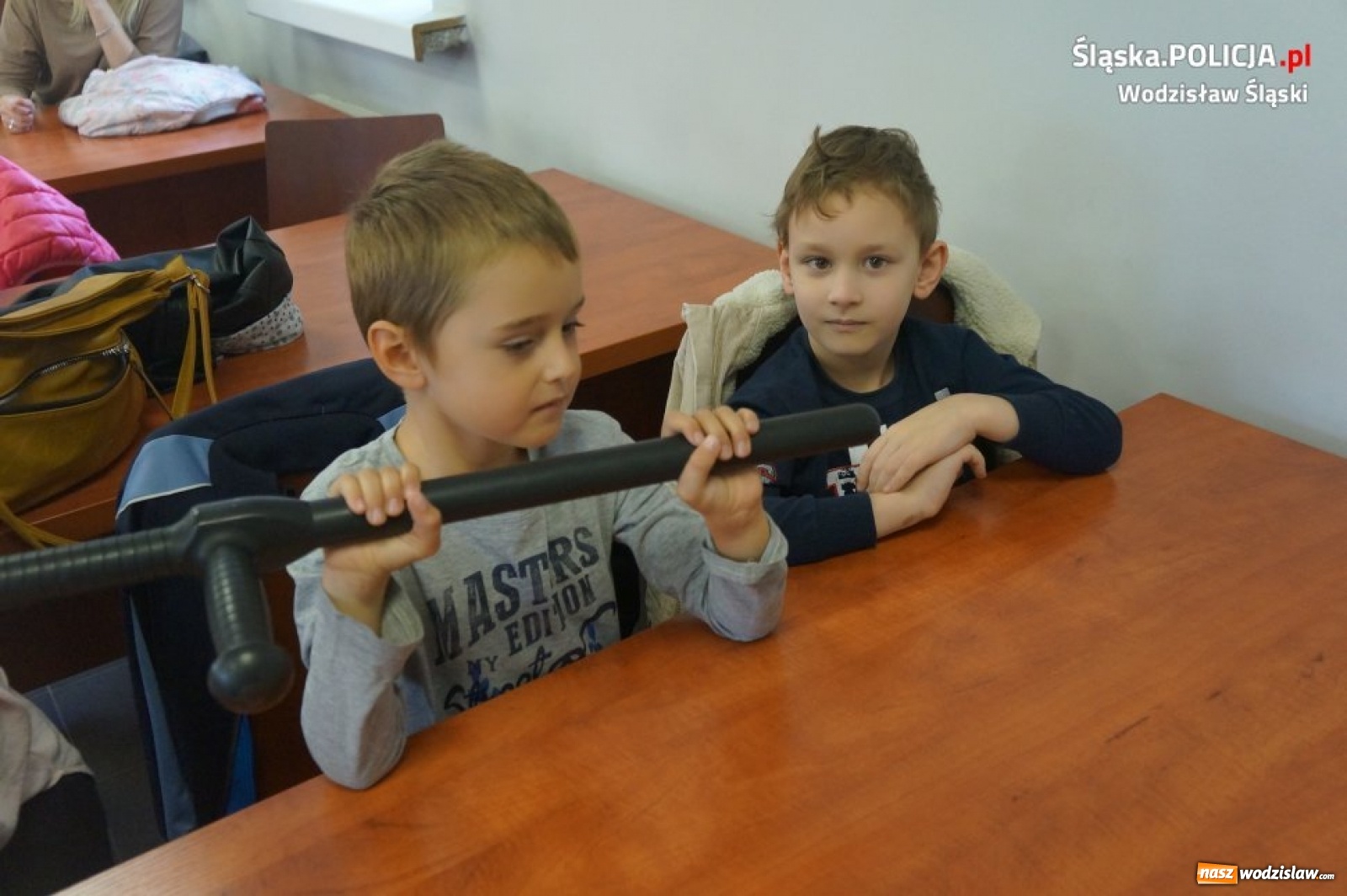 Zdjęcie w galerii na portalu naszwodzislaw.com: Przedszkolaki z wizytą w wodzisławskiej komendzie wiadomości z regionu