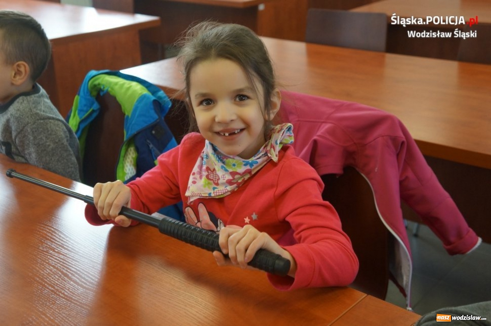 Zdjęcie w galerii na portalu naszwodzislaw.com: Przedszkolaki z wizytą w wodzisławskiej komendzie wiadomości z regionu