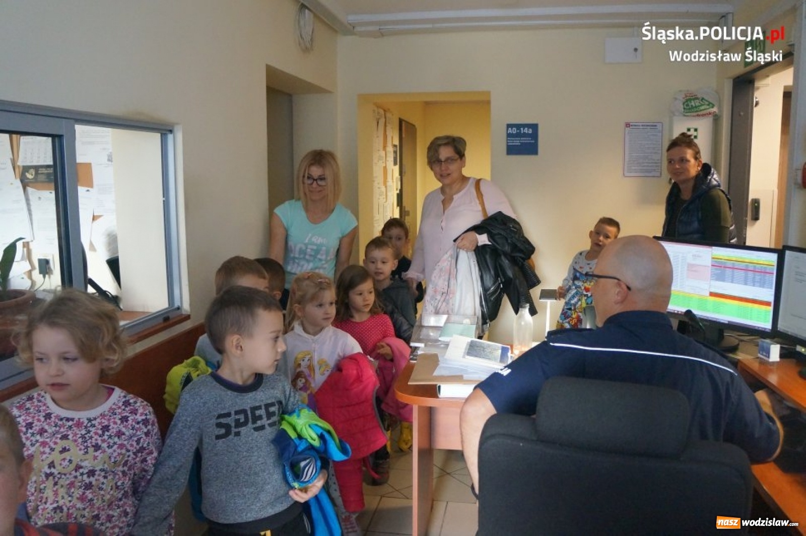 Zdjęcie w galerii na portalu naszwodzislaw.com: Przedszkolaki z wizytą w wodzisławskiej komendzie wiadomości z regionu